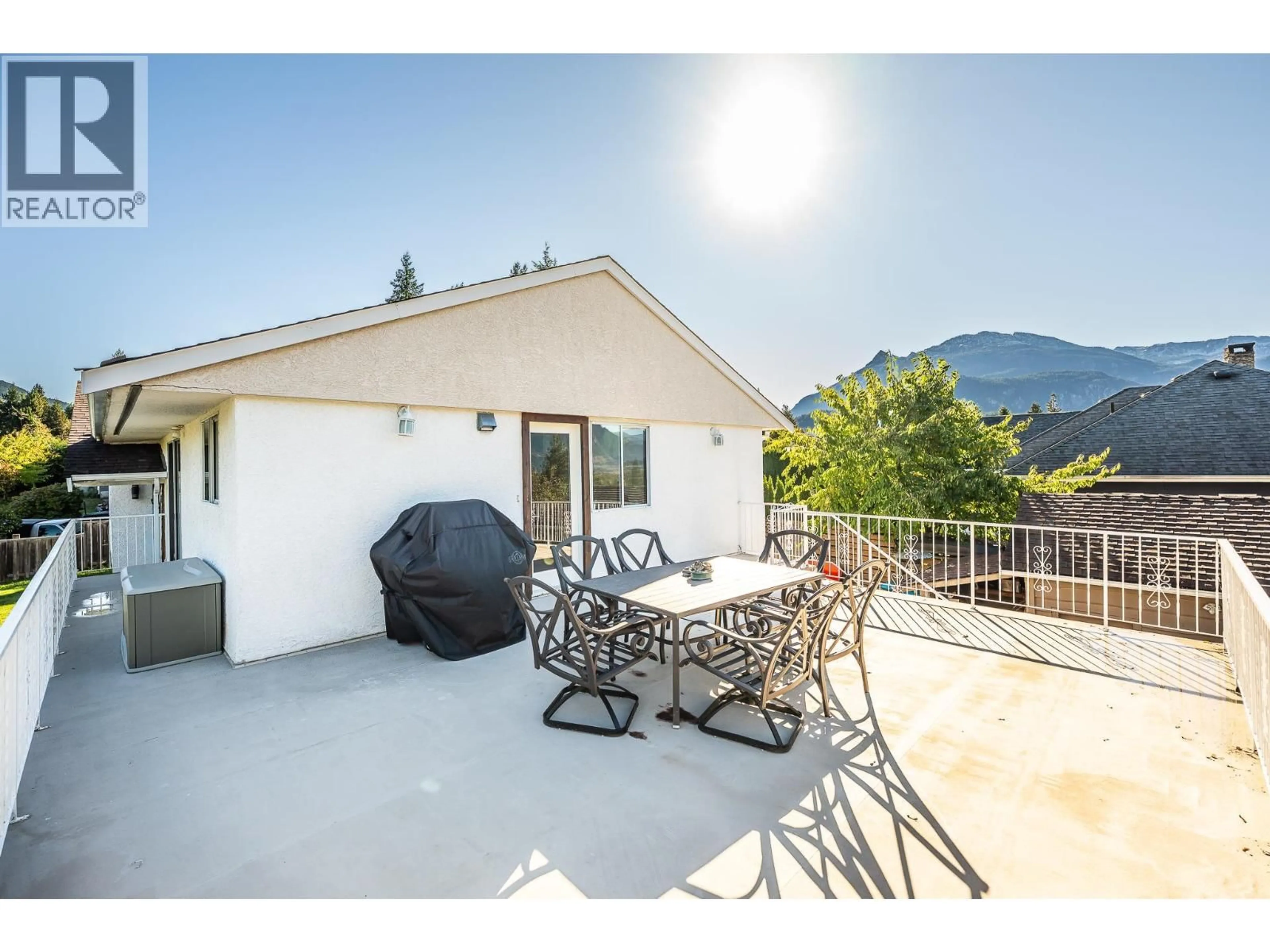 Patio, mountain view for 2332 ARGYLE CRESCENT, Squamish British Columbia V0N1T0