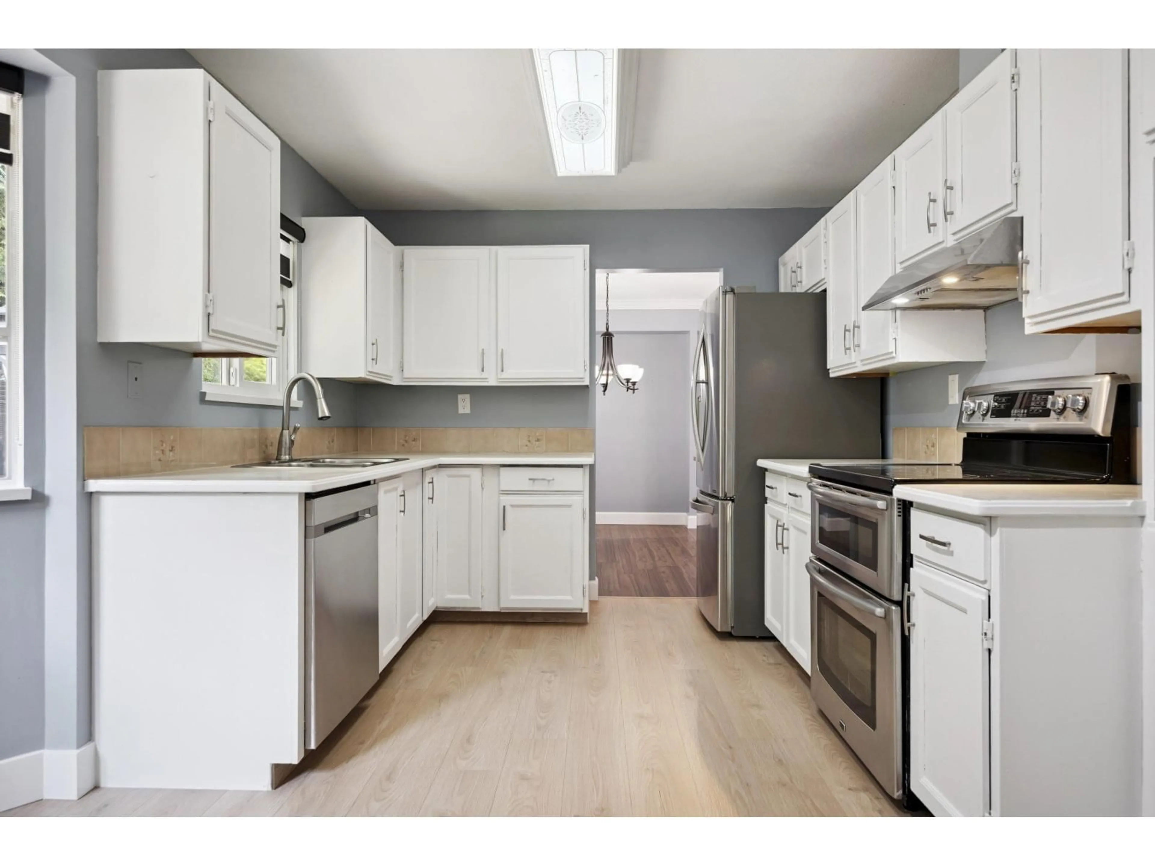 Standard kitchen, unknown for 2311 HARPER, Abbotsford British Columbia V3G2B2