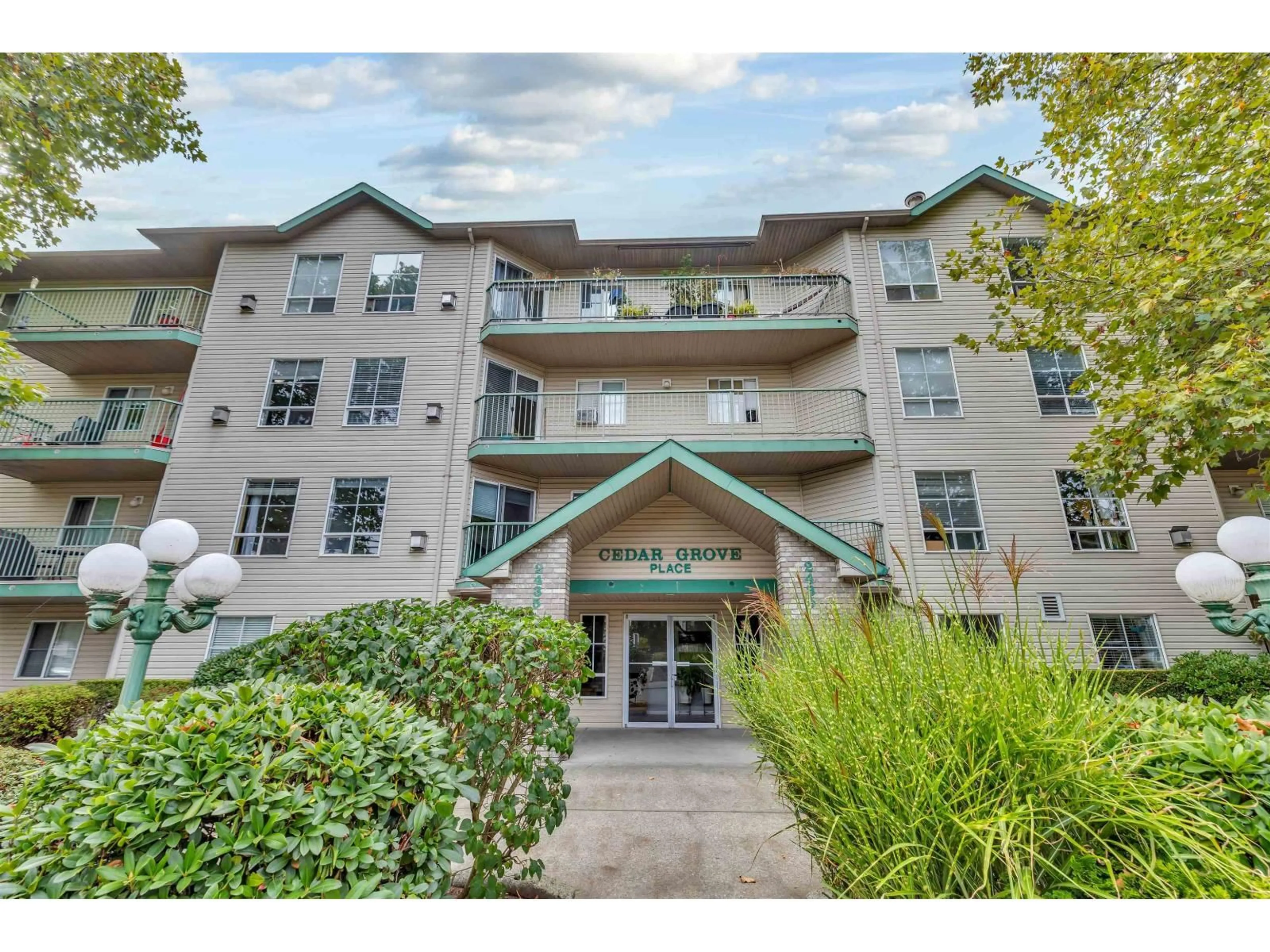 Indoor foyer for 204 - 2435 CENTER, Abbotsford British Columbia V2T2N4