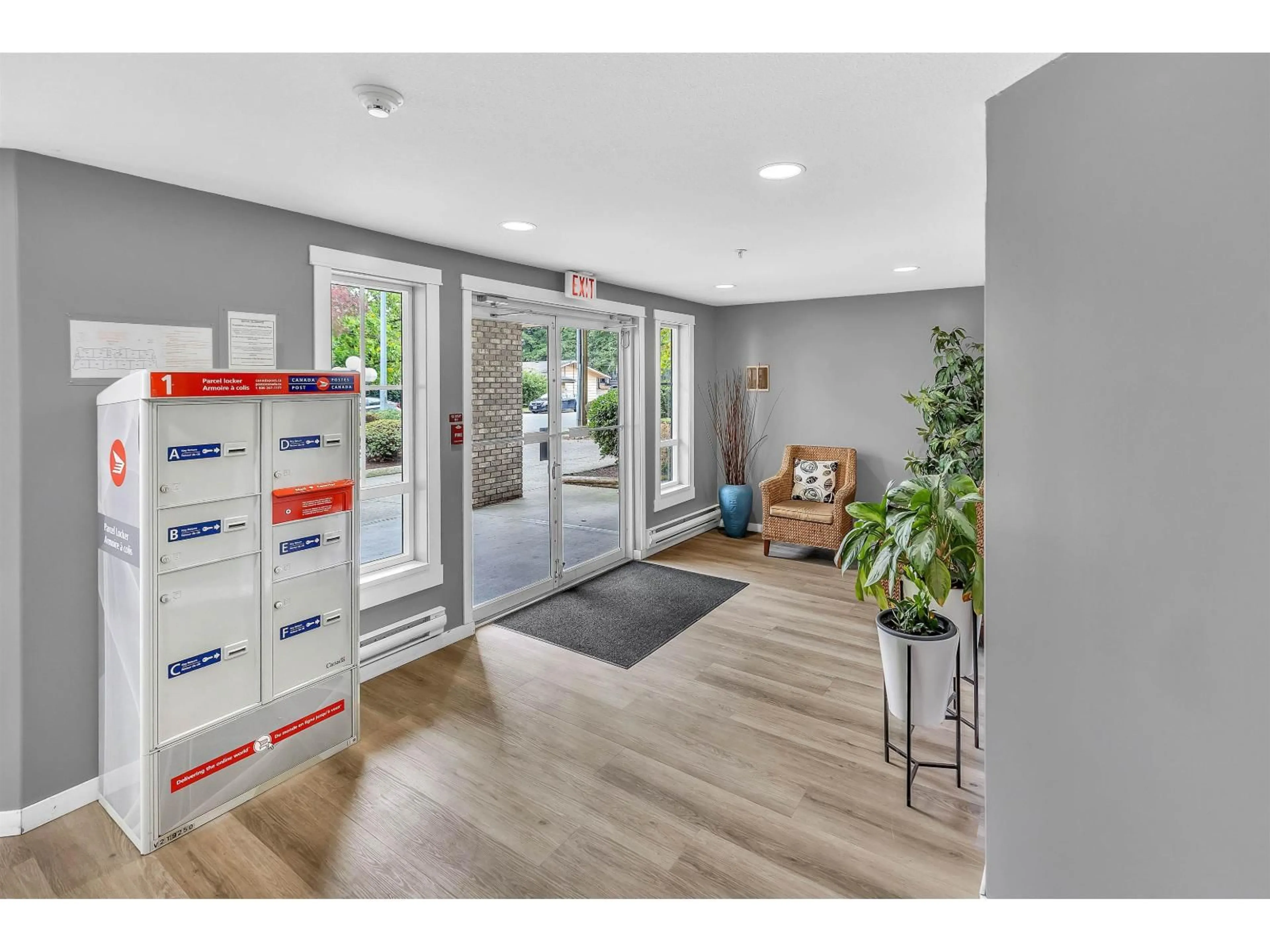 Indoor entryway for 204 - 2435 CENTER, Abbotsford British Columbia V2T2N4