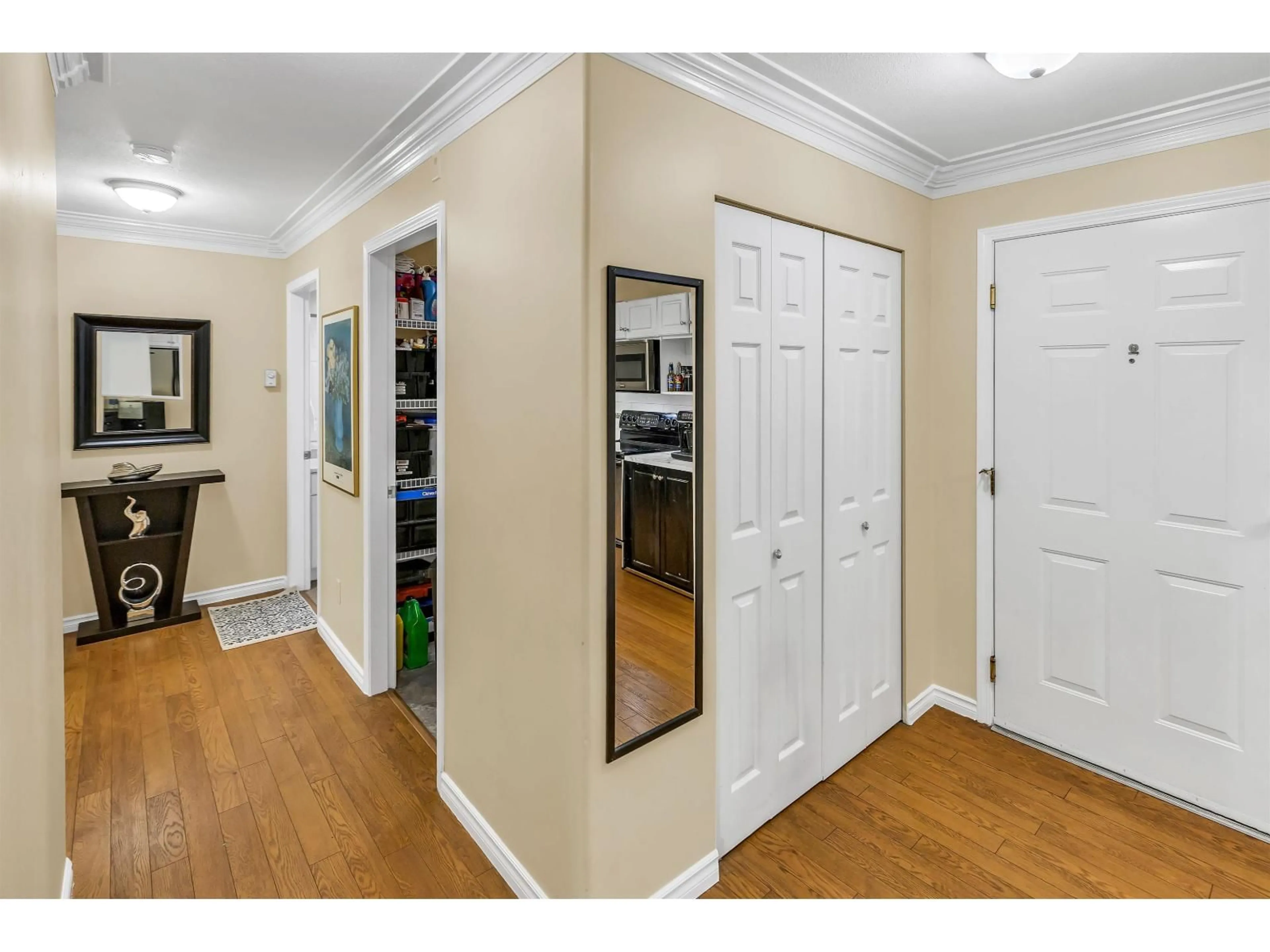 Indoor entryway for 204 - 2435 CENTER, Abbotsford British Columbia V2T2N4