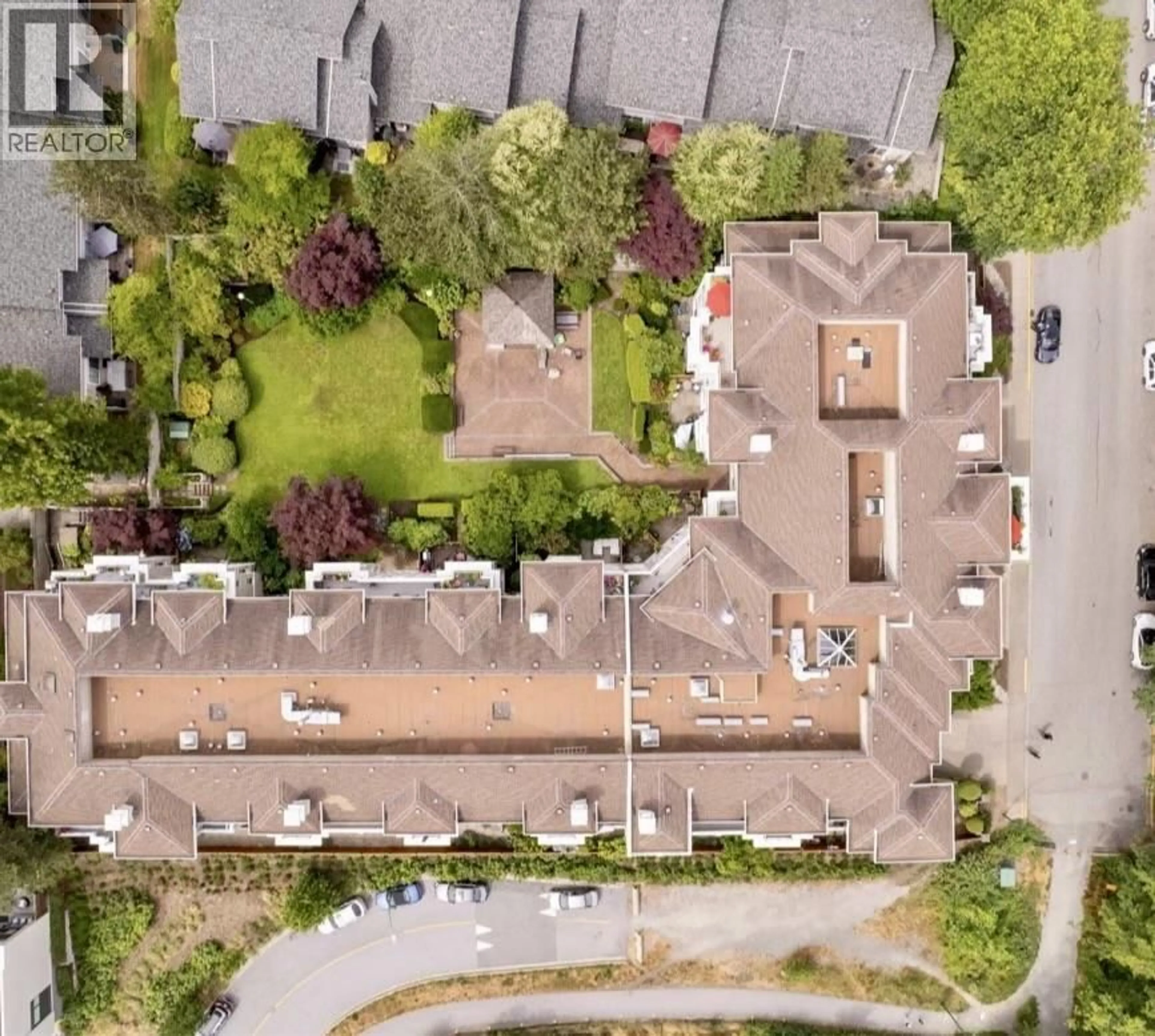 A pic from outside/outdoor area/front of a property/back of a property/a pic from drone, street for 315 - 630 ROCHE POINT DRIVE, North Vancouver British Columbia V7H3A1