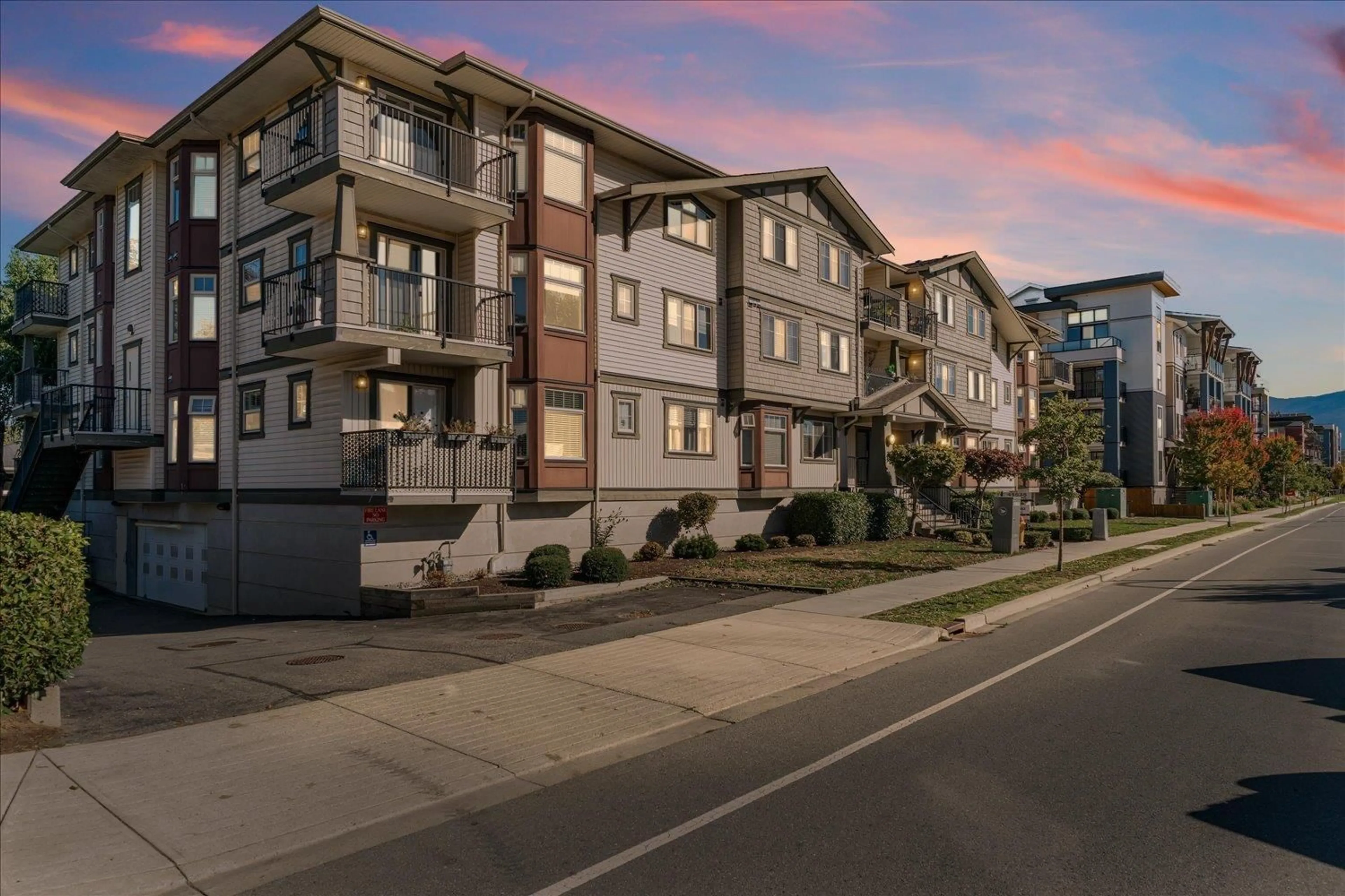 A pic from outside/outdoor area/front of a property/back of a property/a pic from drone, street for 106 - 45535 SPADINA AVENUE, Chilliwack British Columbia V2P1V2