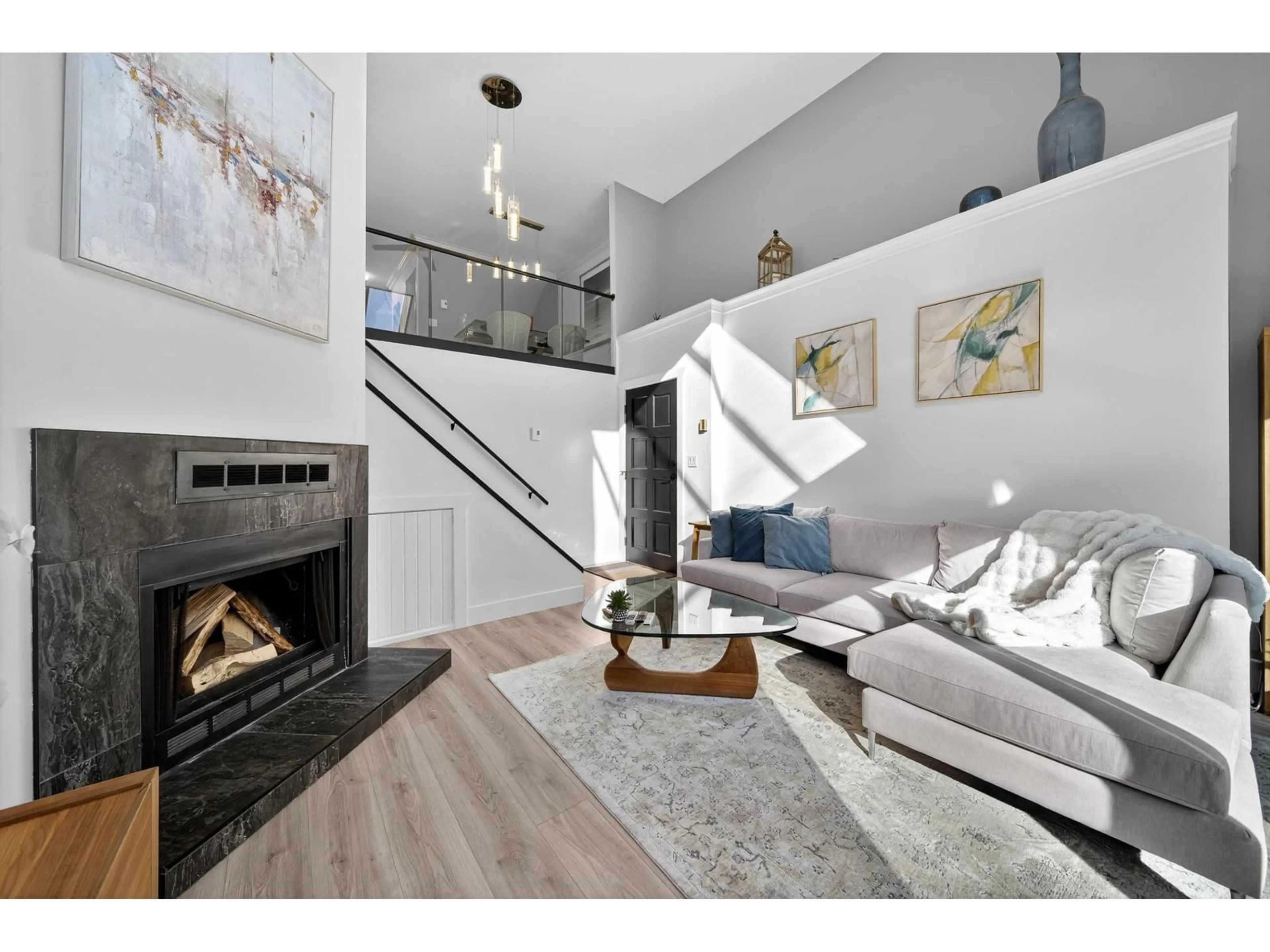 Living room with furniture, unknown for 11 - 15971 MARINE, White Rock British Columbia V4B1G1