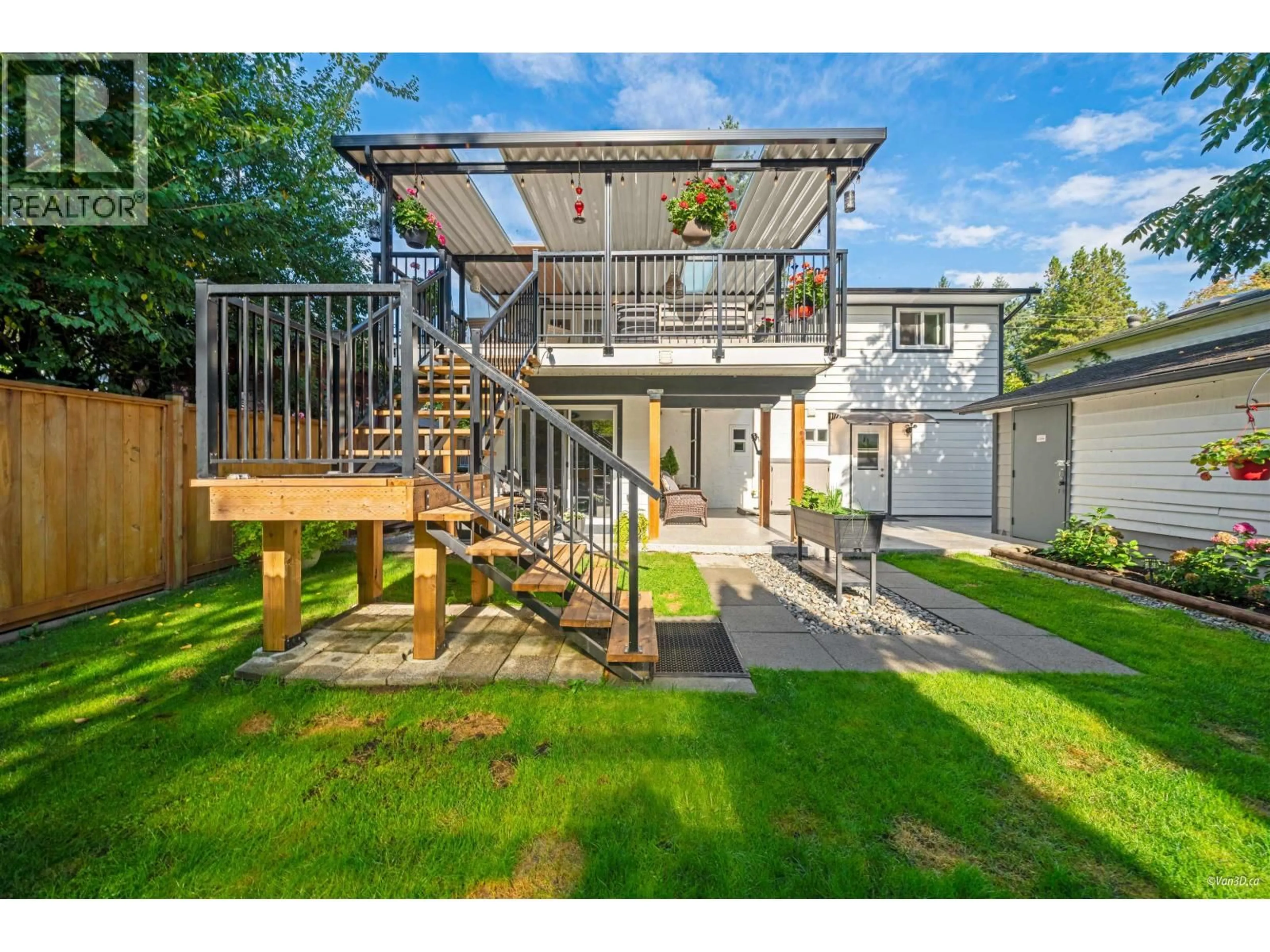 A pic from outside/outdoor area/front of a property/back of a property/a pic from drone, building for 1564 COQUITLAM AVENUE, Port Coquitlam British Columbia V3B5N1