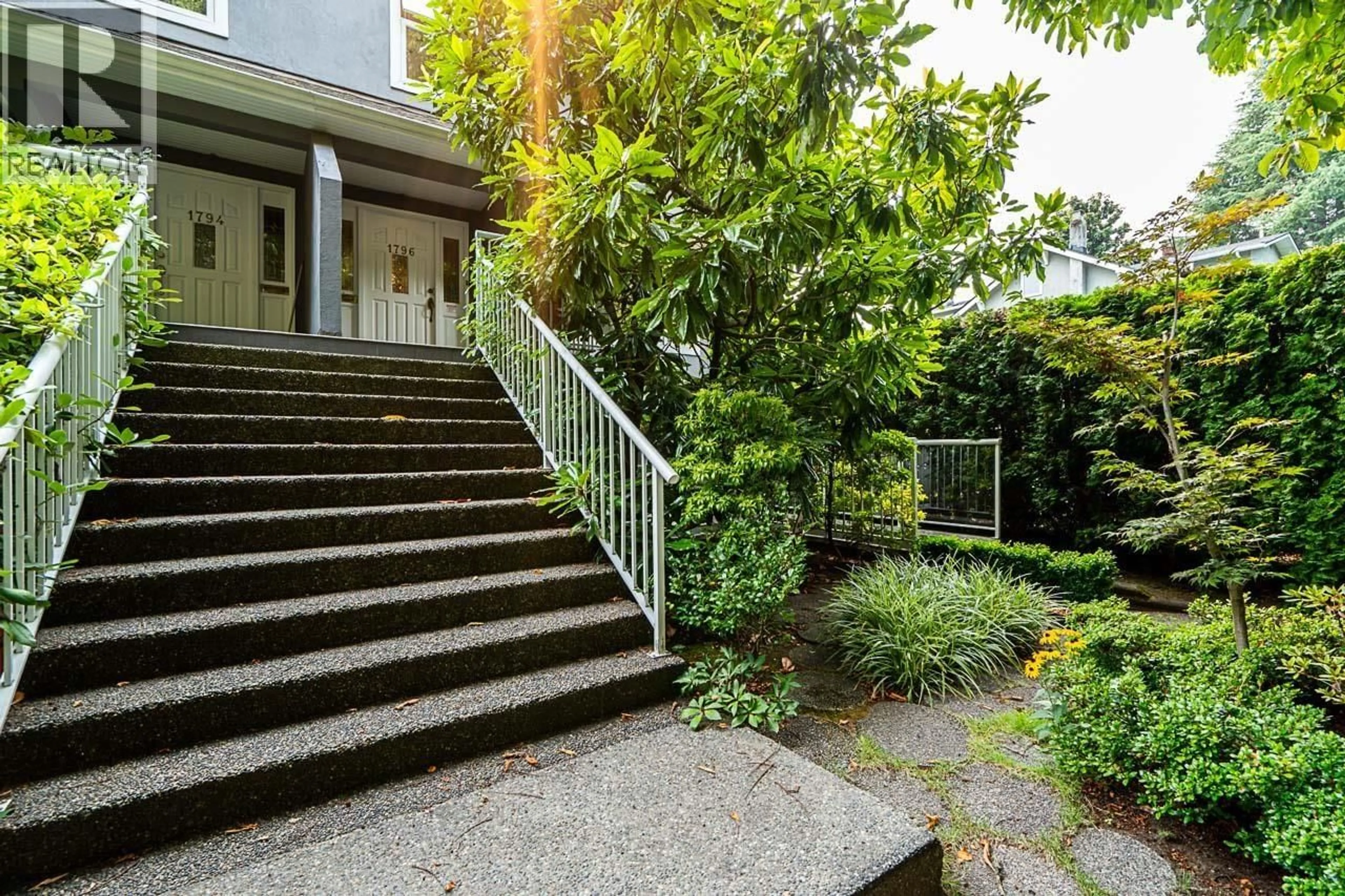 Stairs for 1796 14TH AVENUE, Vancouver British Columbia V6J2J7