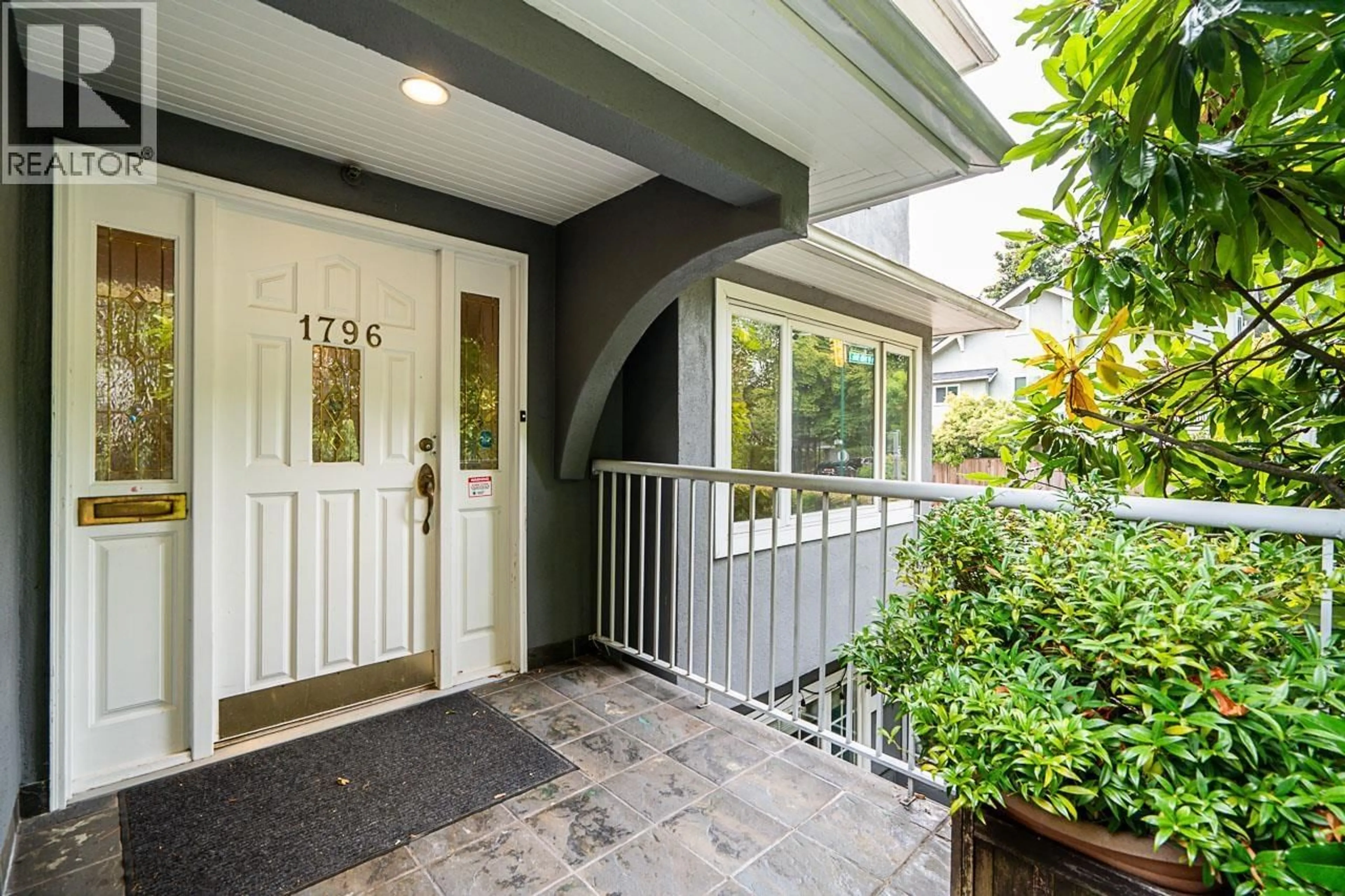 Indoor entryway for 1796 14TH AVENUE, Vancouver British Columbia V6J2J7