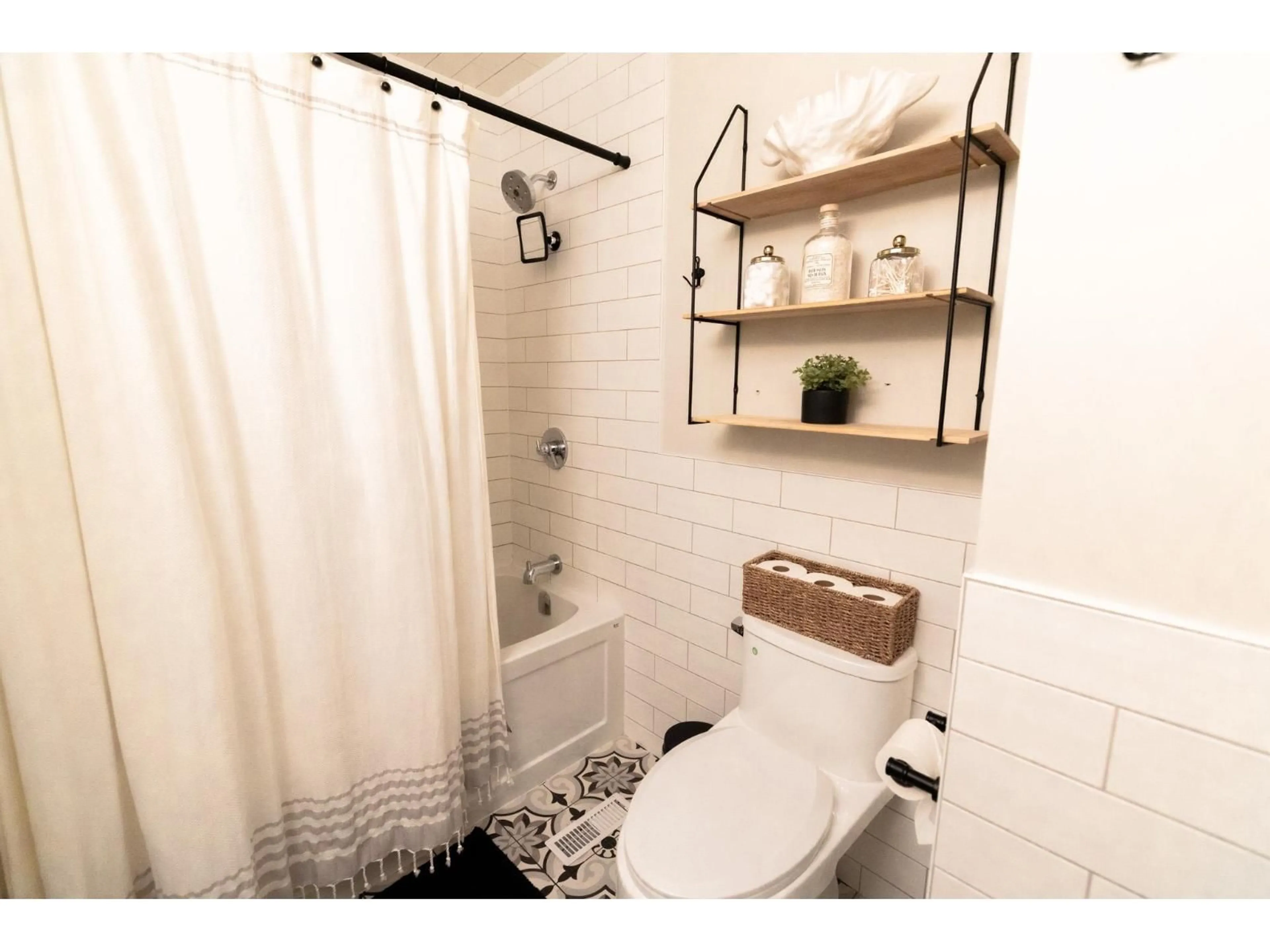Standard bathroom, ceramic/tile floor for 11585 ROYAL, Surrey British Columbia V3V6V5