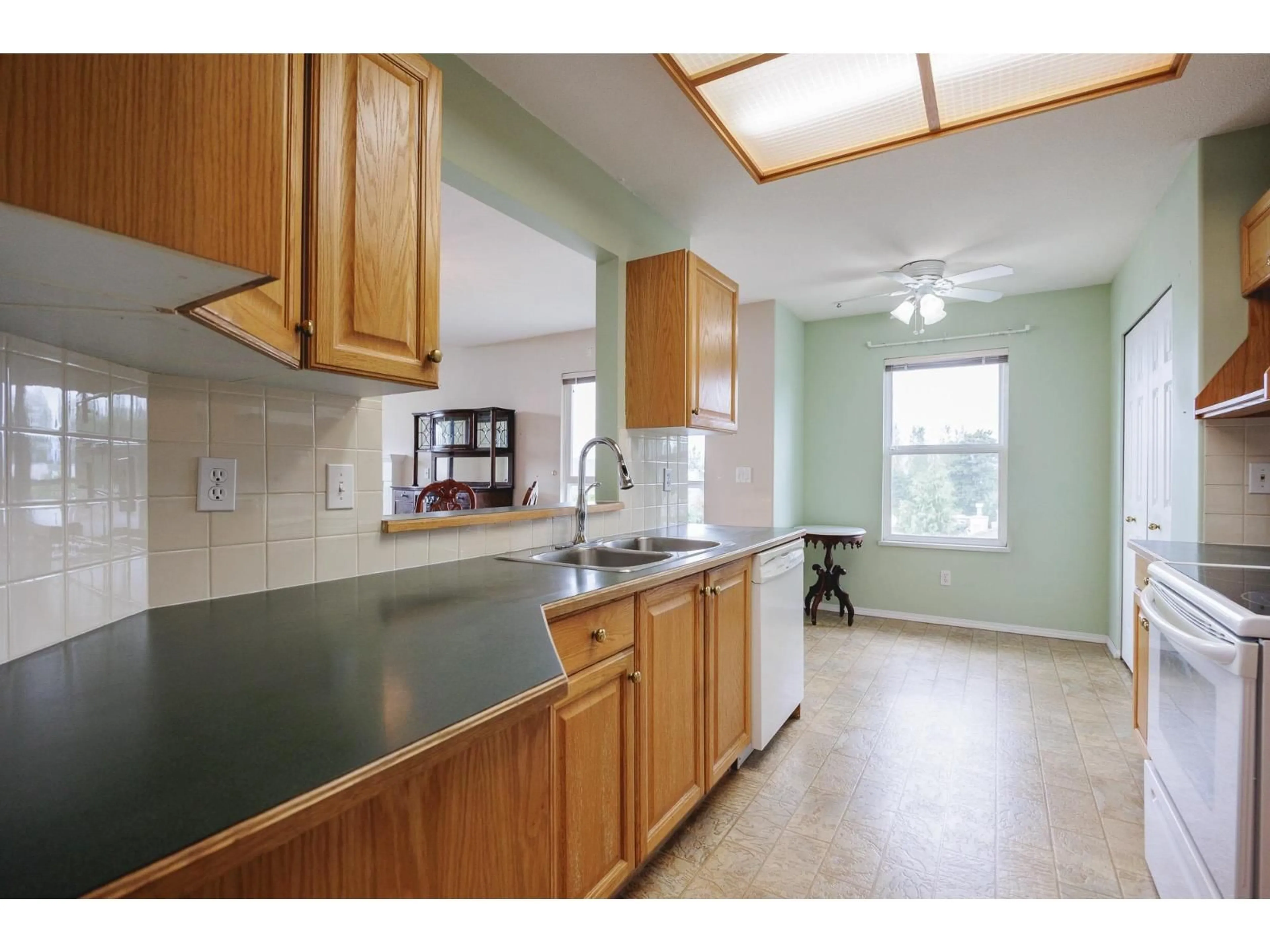 Standard kitchen, unknown for 305 - 20381 96, Langley British Columbia V1M2L1