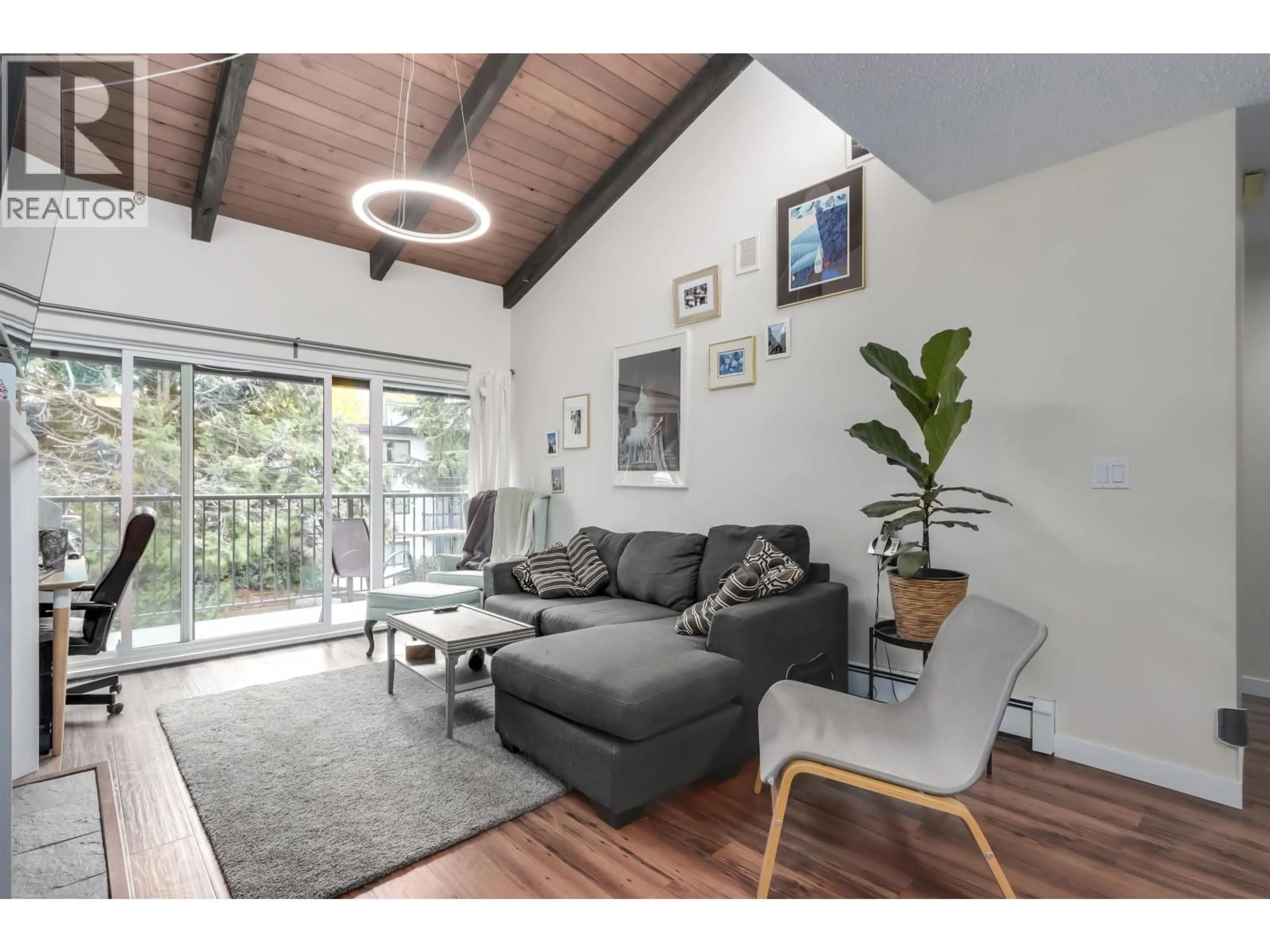 Living room with furniture, wood/laminate floor for 301 - 330 7TH AVENUE, Vancouver British Columbia V5T4K5