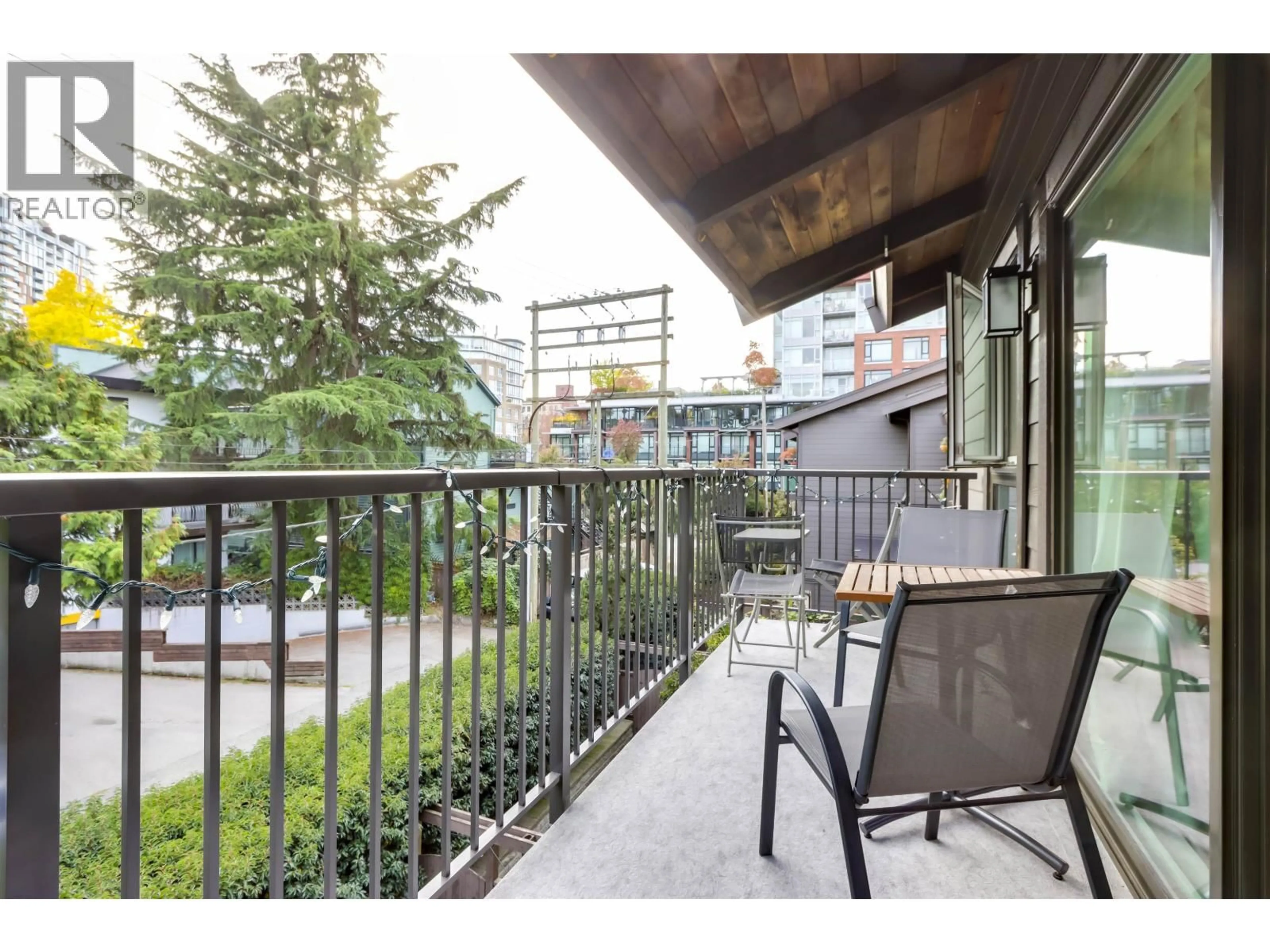 Patio, street for 301 - 330 7TH AVENUE, Vancouver British Columbia V5T4K5