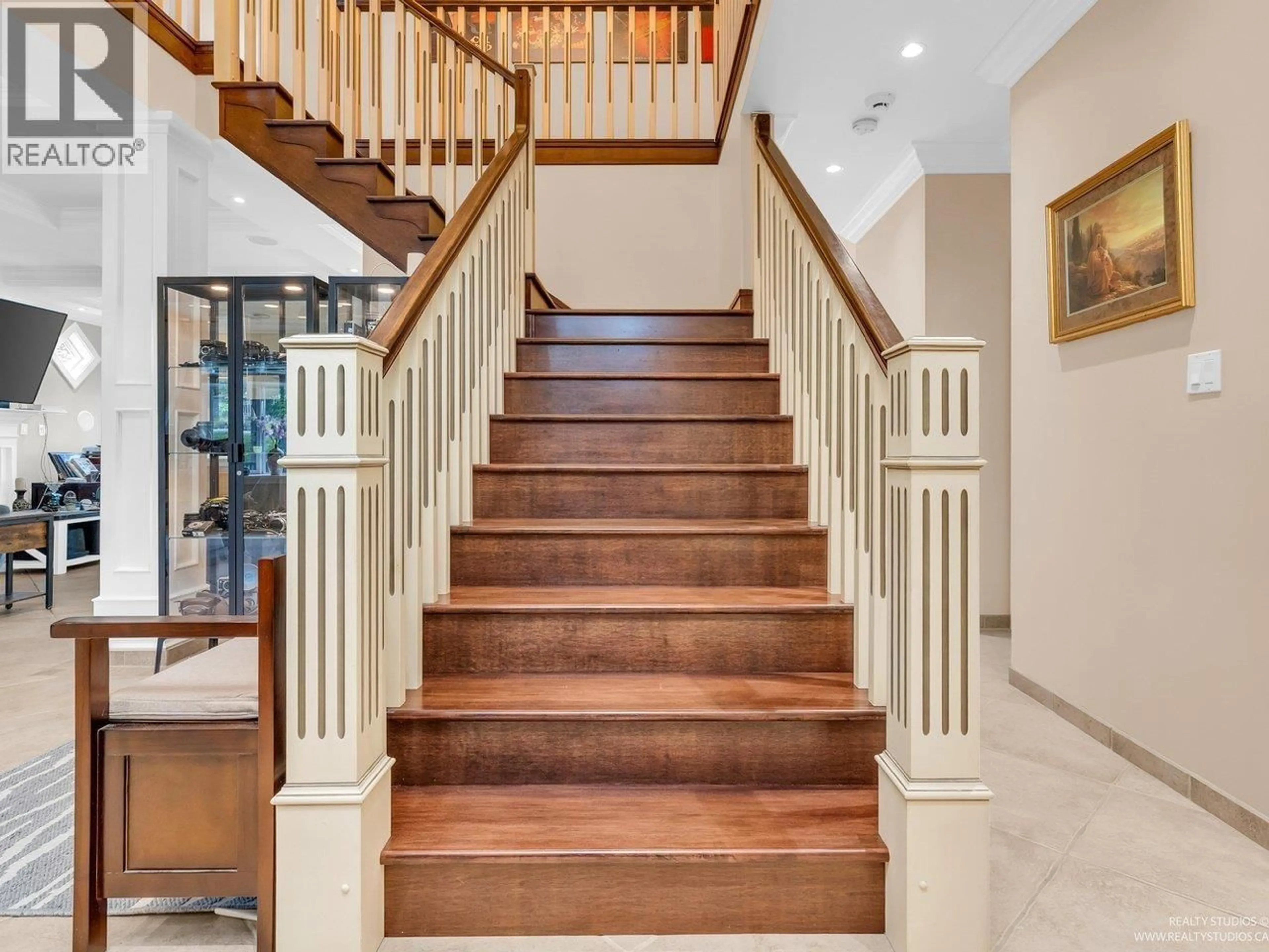 Stairs for 7227 BARNET ROAD, Burnaby British Columbia V5A1E3