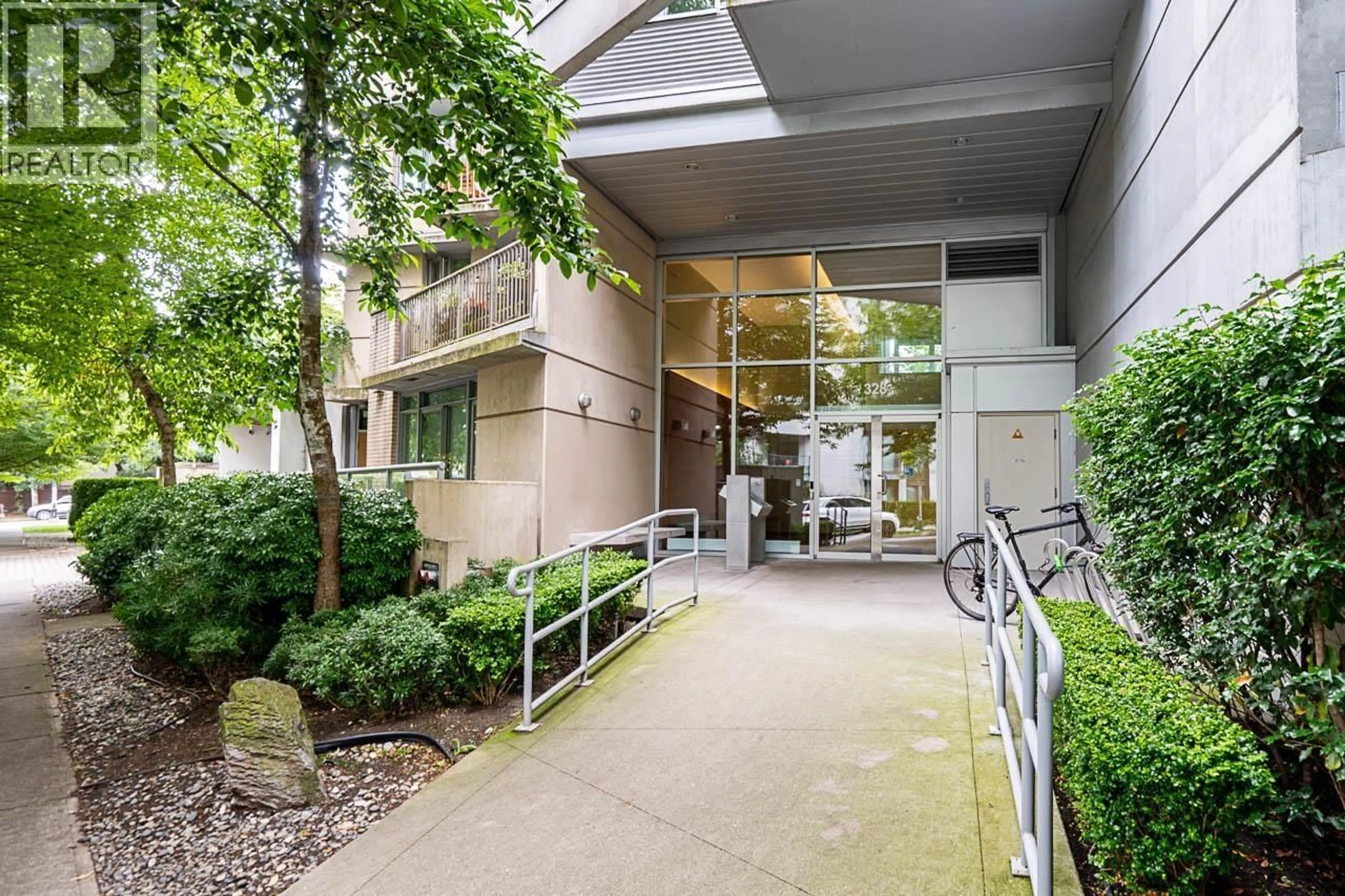 Indoor foyer for 806 - 328 11TH AVENUE, Vancouver British Columbia V5T4W1
