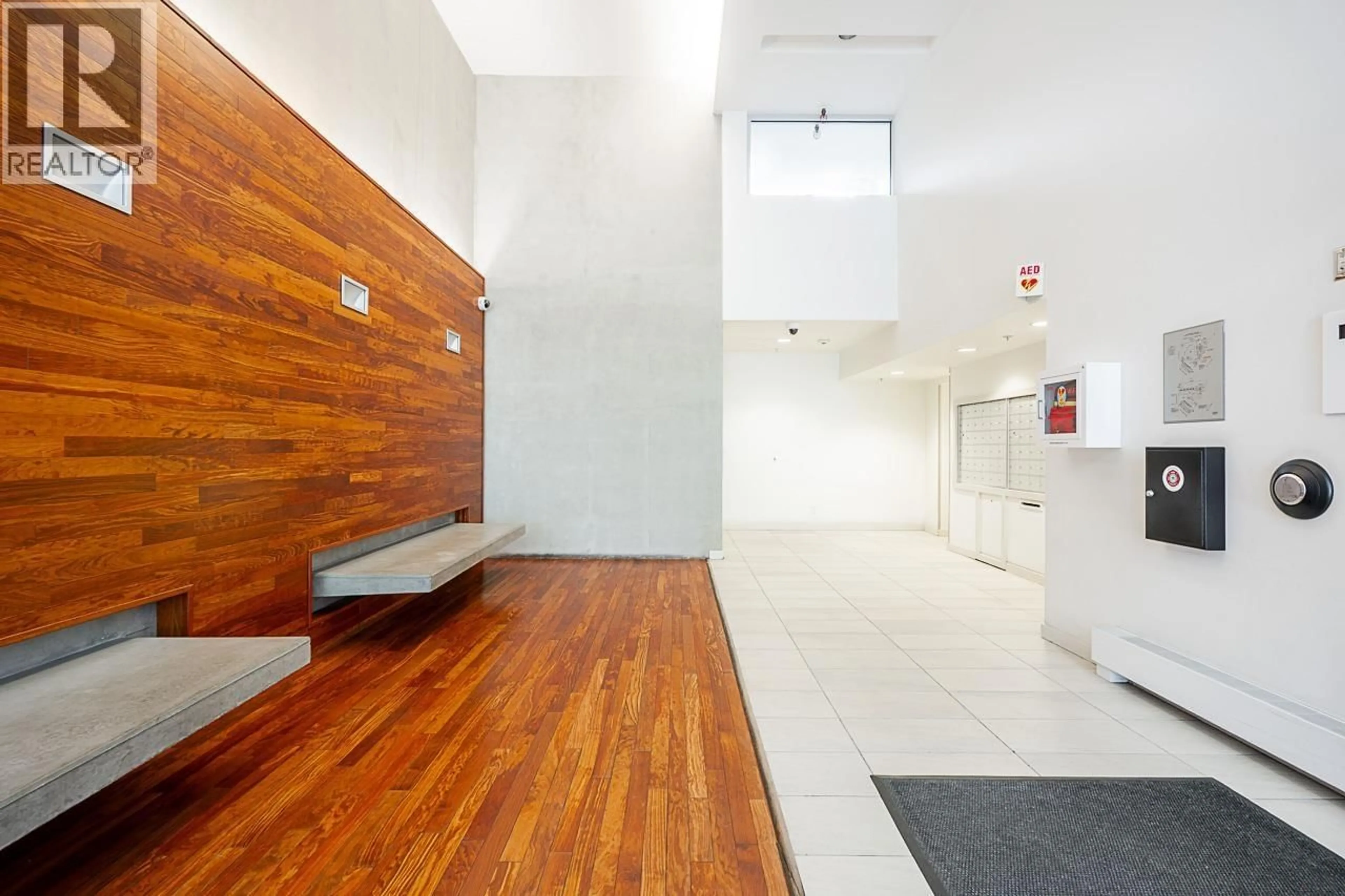 Indoor foyer for 806 - 328 11TH AVENUE, Vancouver British Columbia V5T4W1