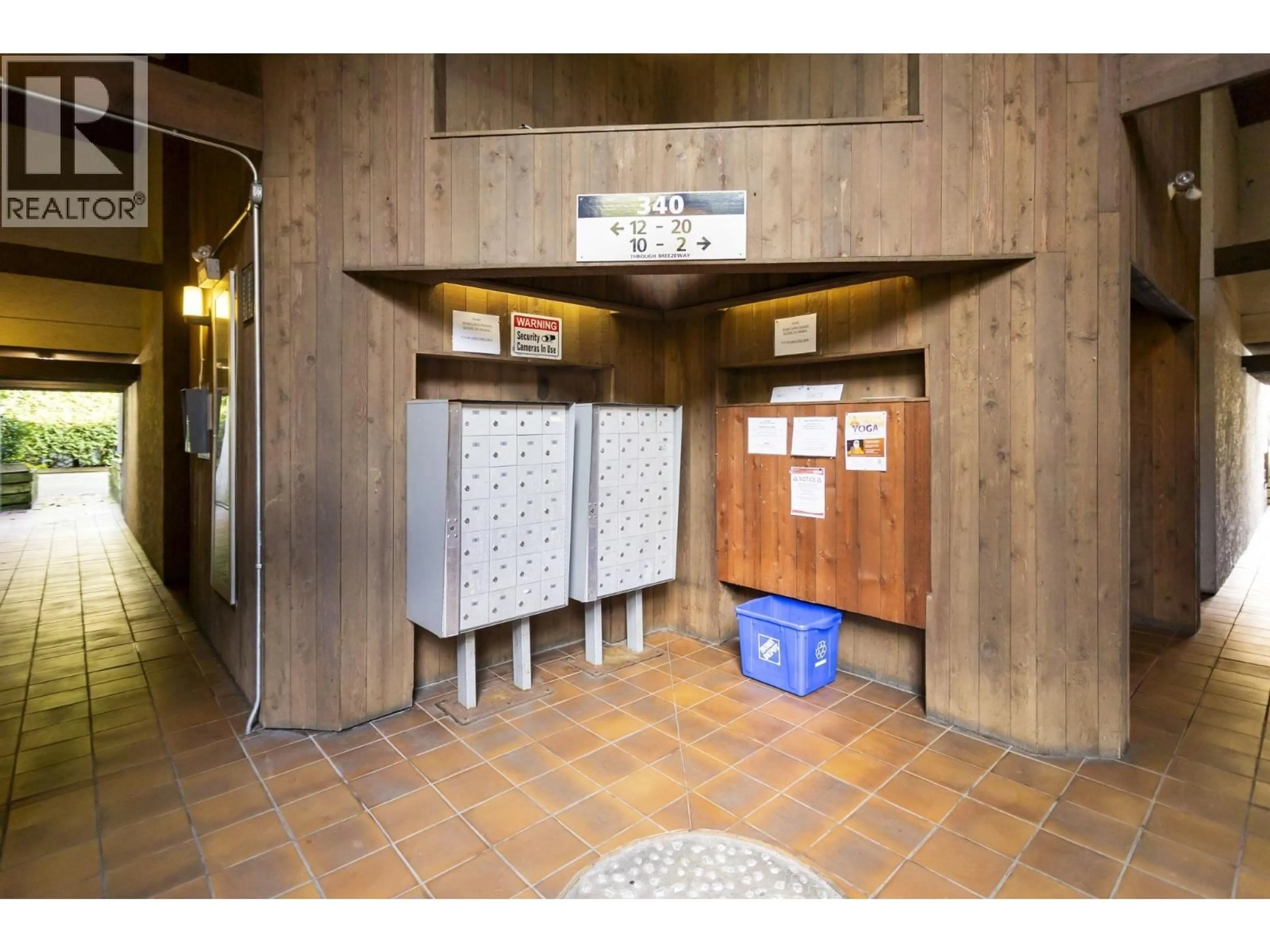 Indoor foyer for 6 - 340 GINGER DRIVE, New Westminster British Columbia V3L5L7