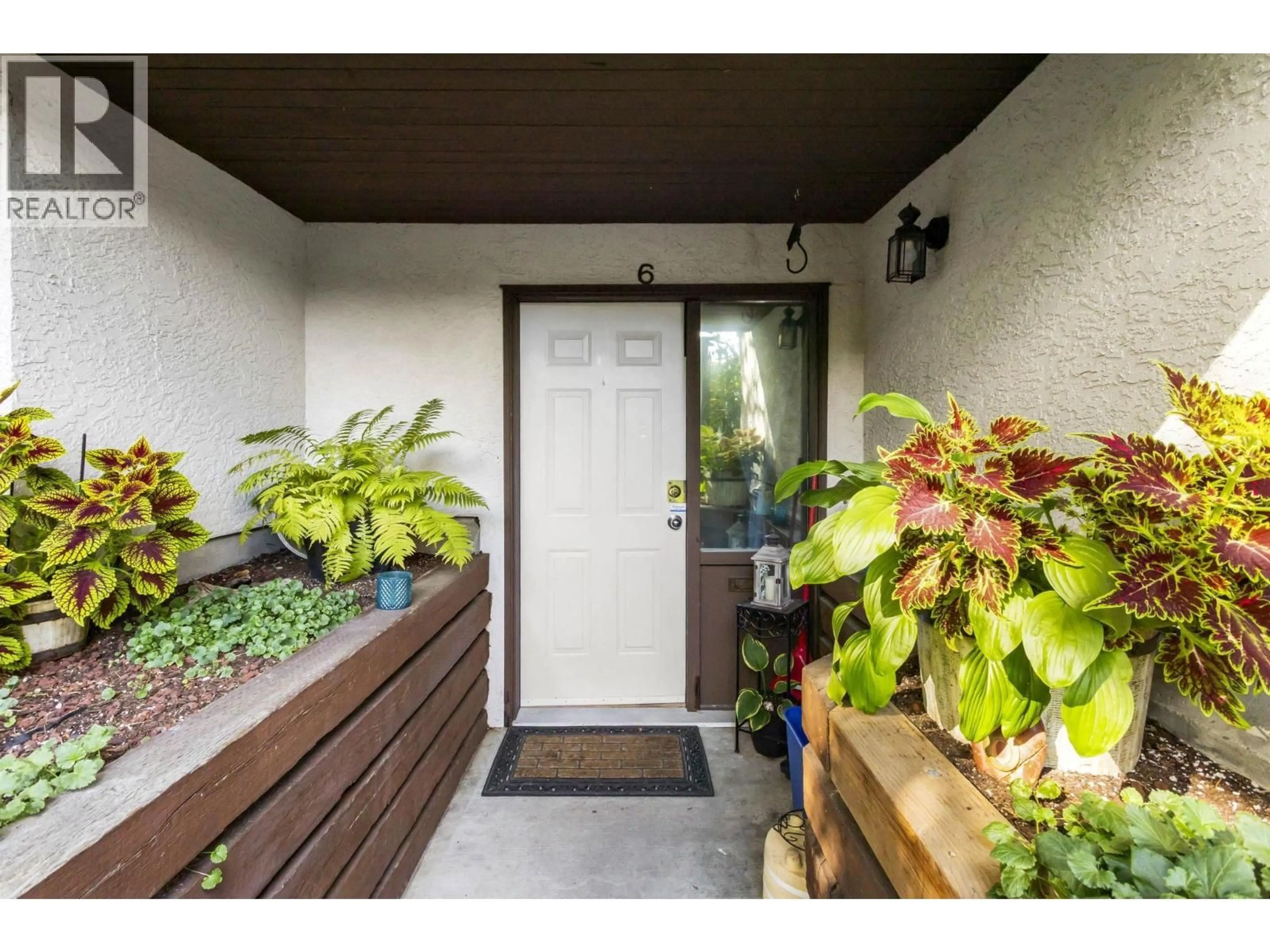 Indoor entryway for 6 - 340 GINGER DRIVE, New Westminster British Columbia V3L5L7