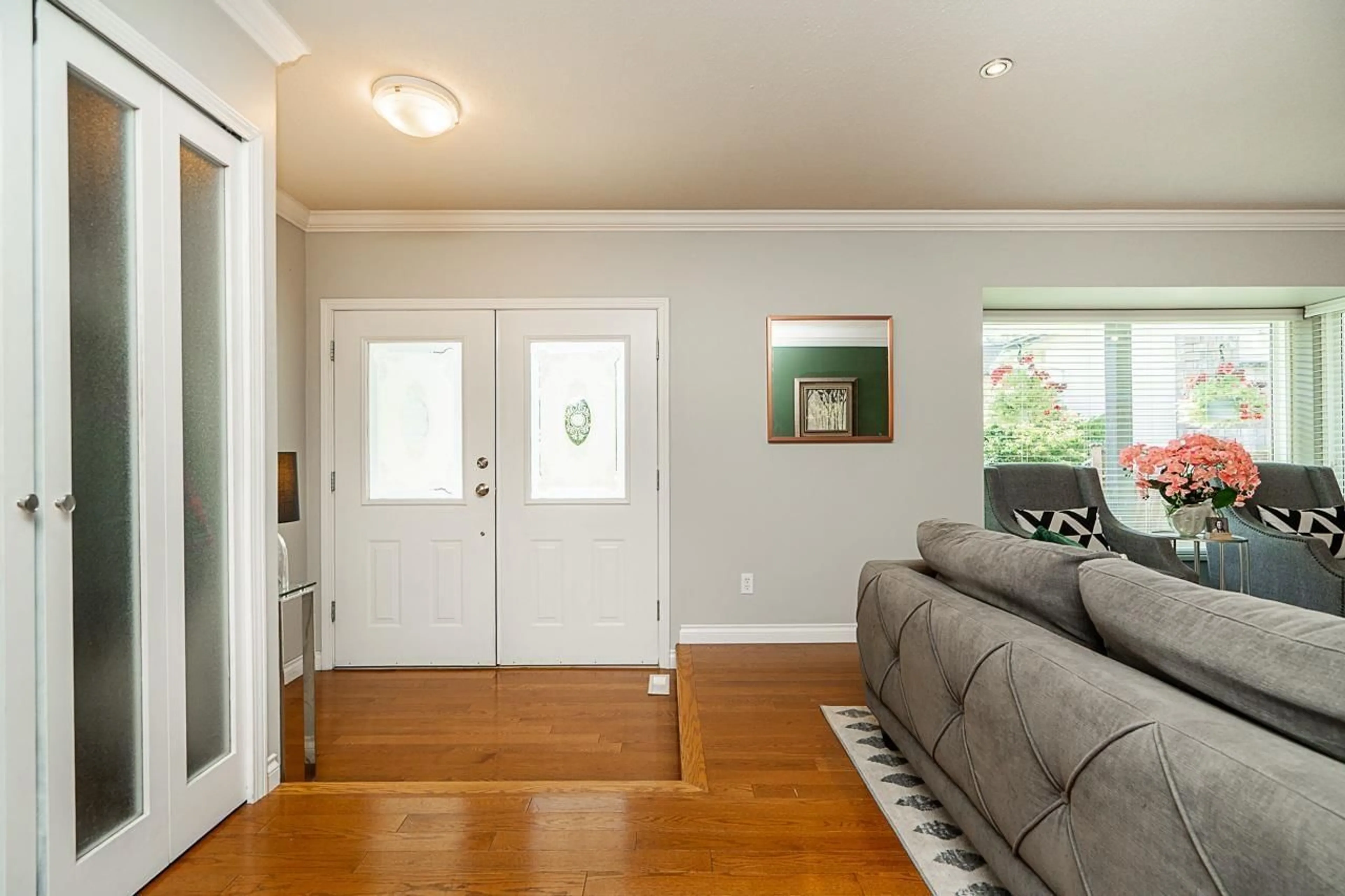 Indoor entryway for 14625 86B, Surrey British Columbia V3S6N2