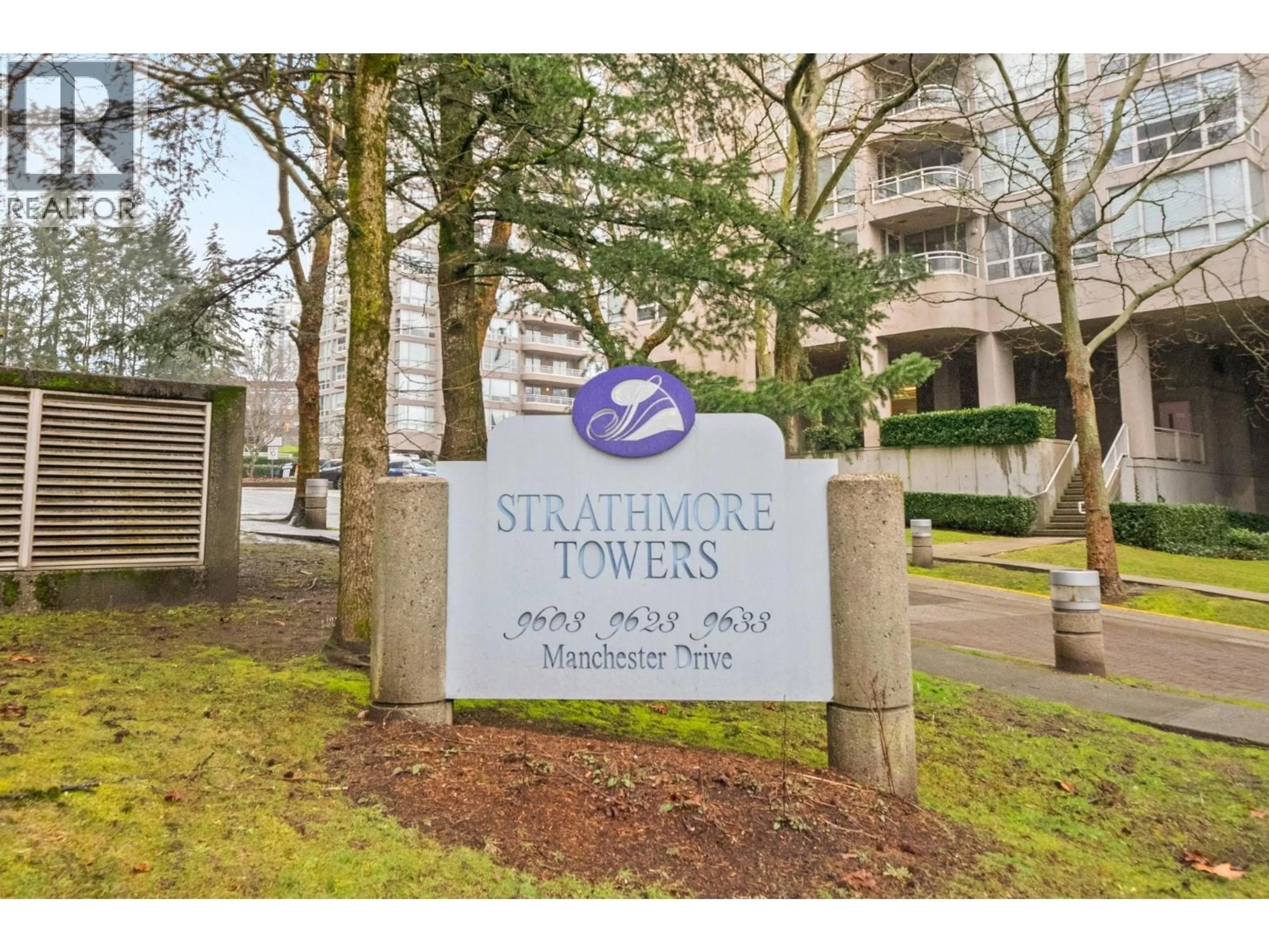 Indoor foyer for 308 - 9623 MANCHESTER DRIVE, Burnaby British Columbia V3N4Y8
