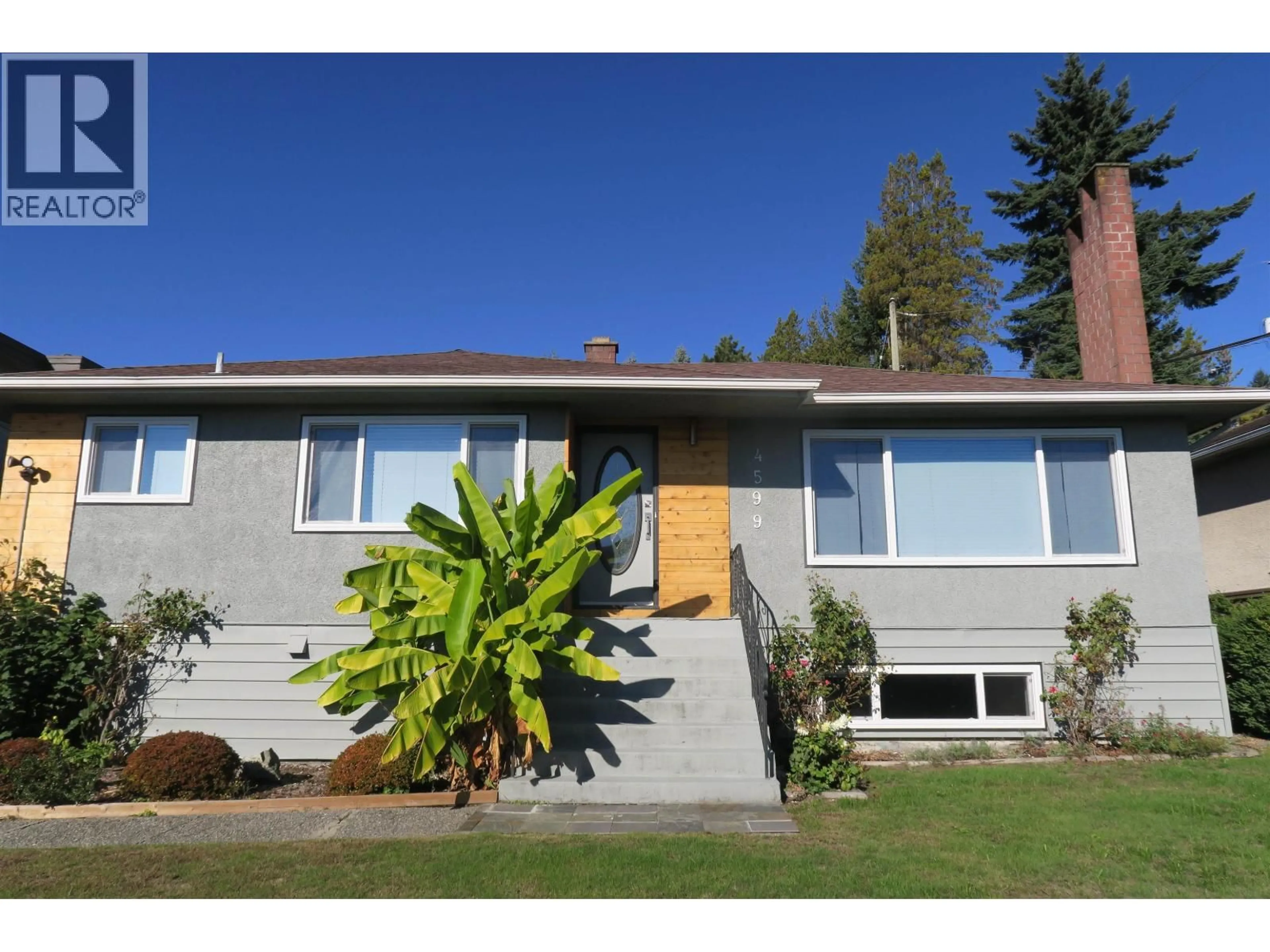 Home with vinyl exterior material, street for 4599 SUNLAND PLACE, Burnaby British Columbia V5J3A3