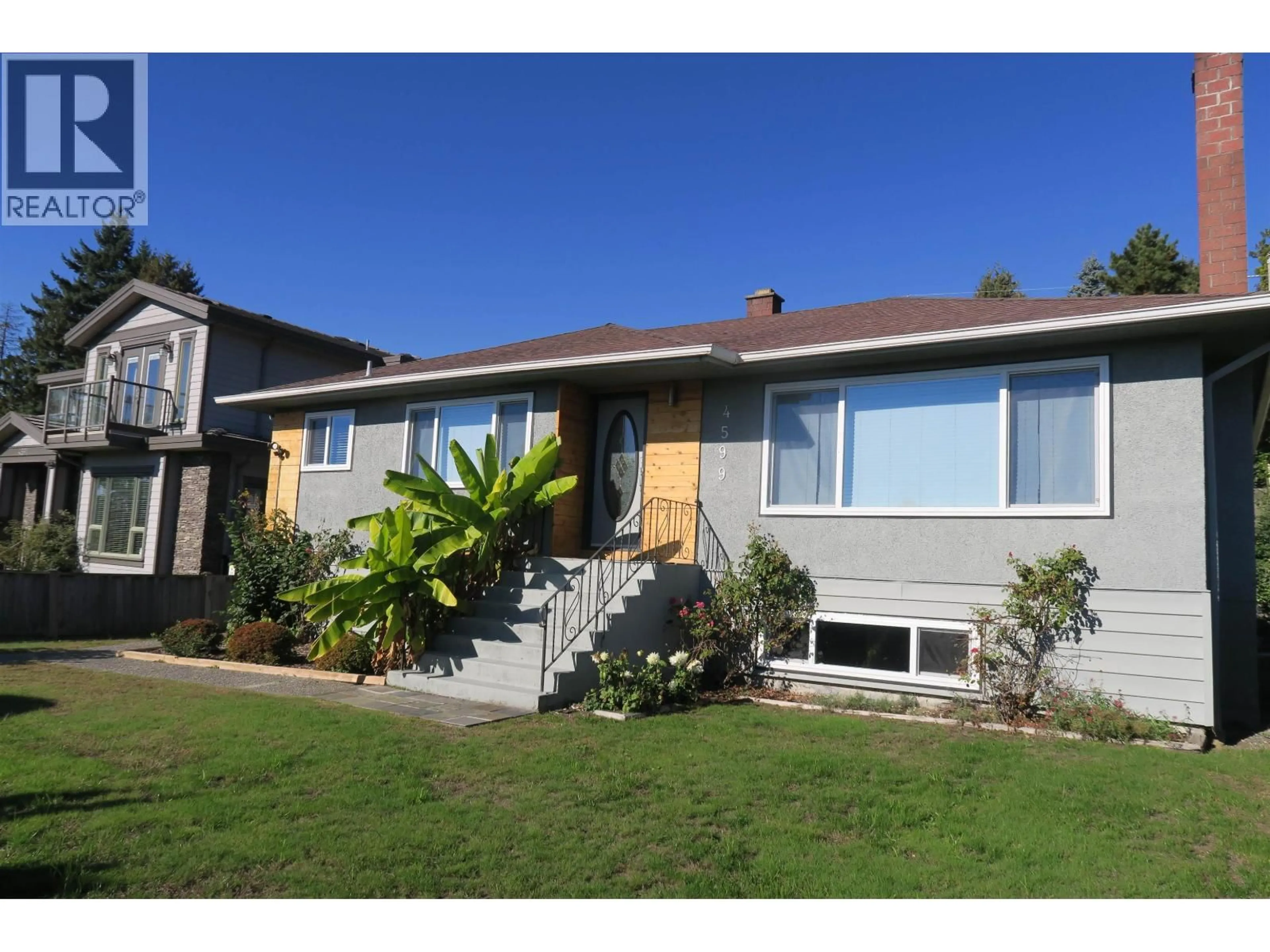 Home with vinyl exterior material, street for 4599 SUNLAND PLACE, Burnaby British Columbia V5J3A3