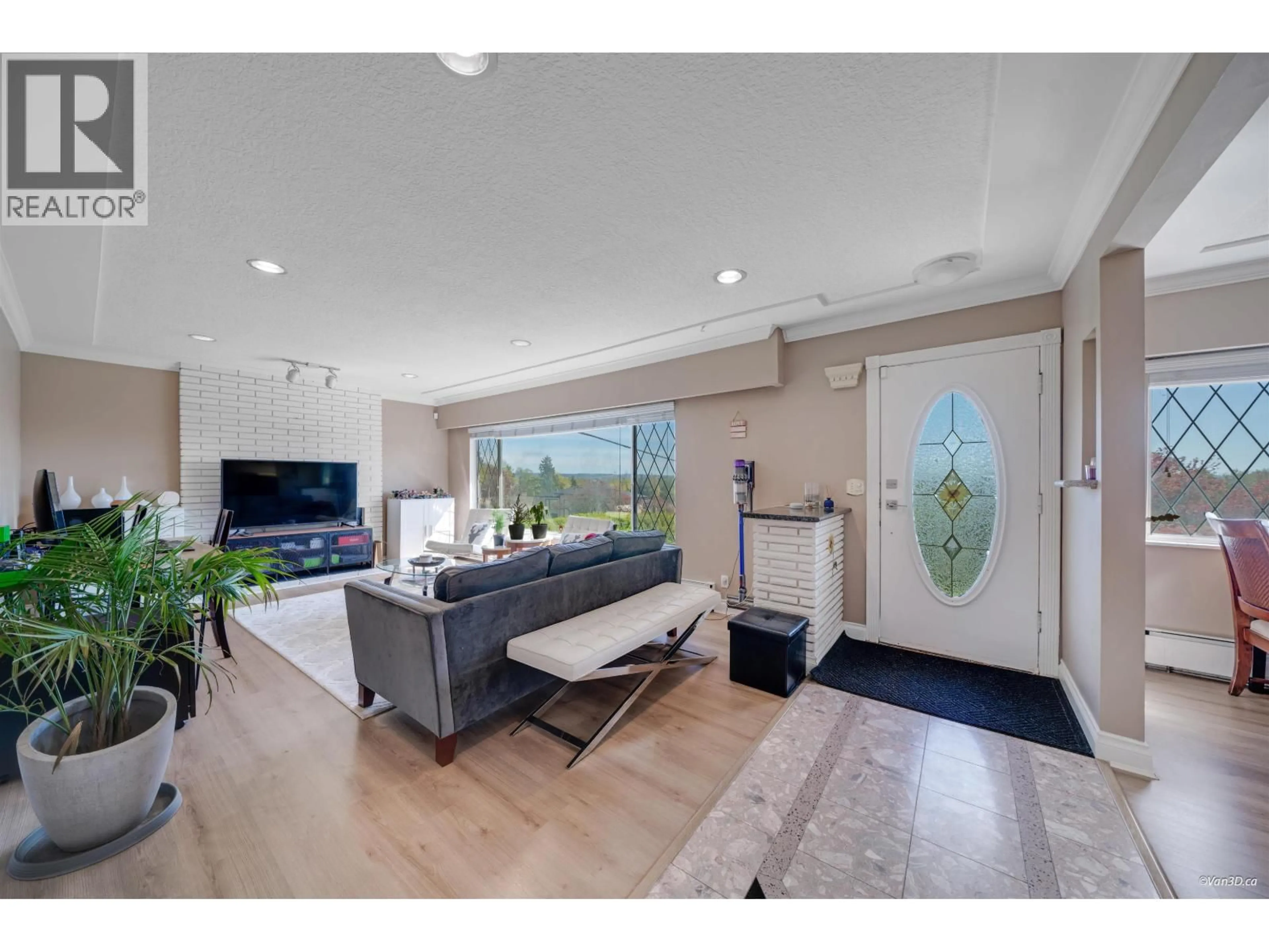 Indoor entryway for 4599 SUNLAND PLACE, Burnaby British Columbia V5J3A3