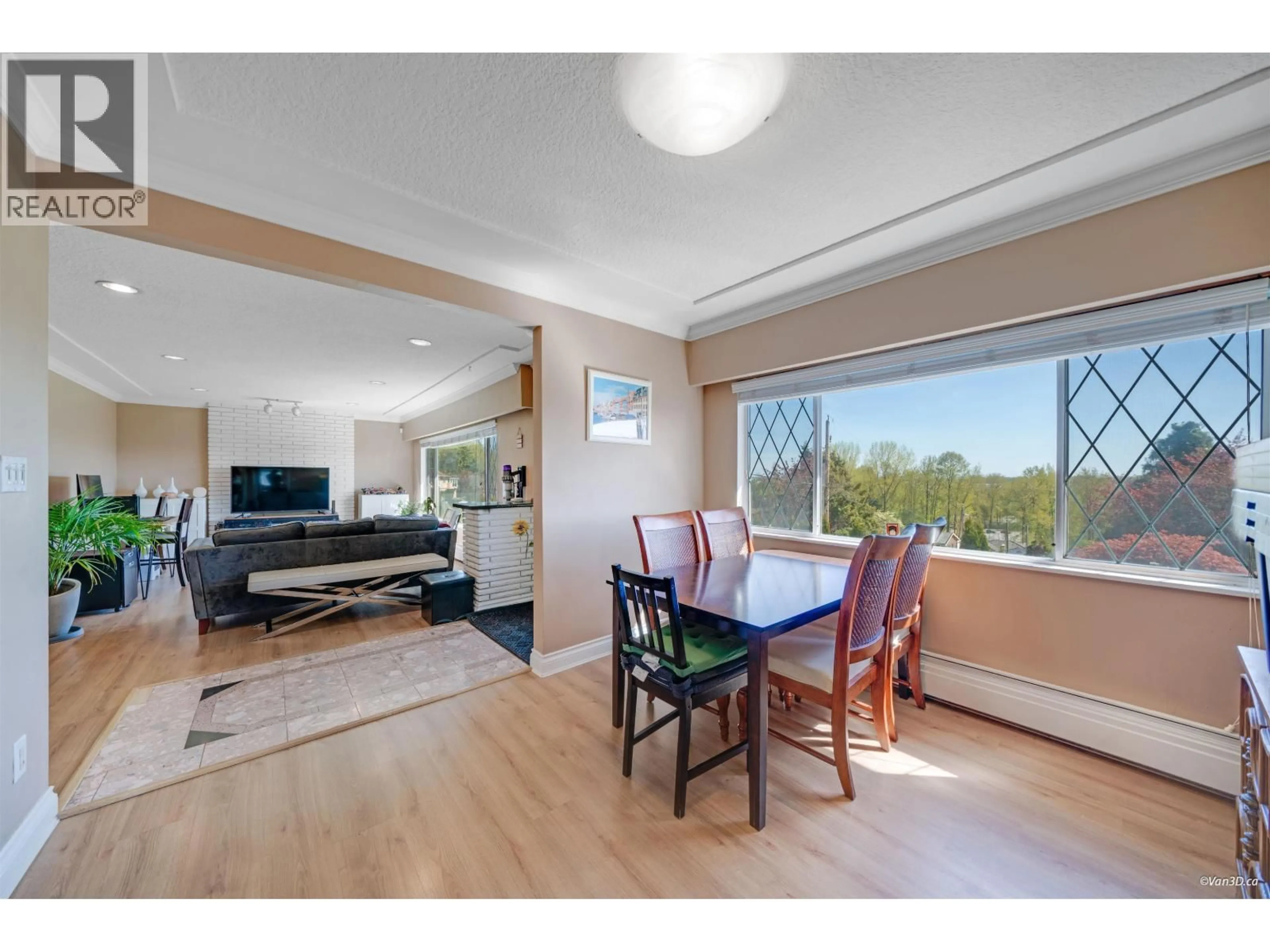Dining room, wood/laminate floor for 4599 SUNLAND PLACE, Burnaby British Columbia V5J3A3