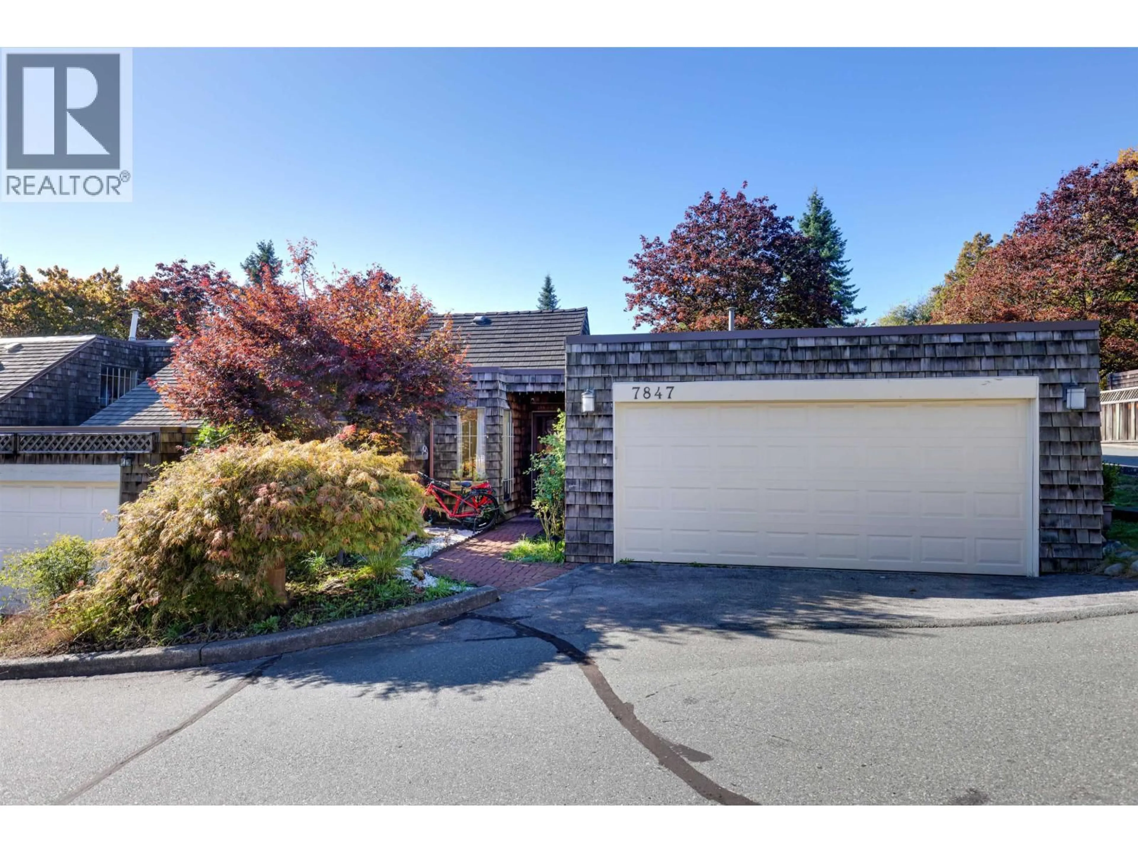 A pic from outside/outdoor area/front of a property/back of a property/a pic from drone, street for 7847 MARCHWOOD PLACE, Vancouver British Columbia V5S4A6