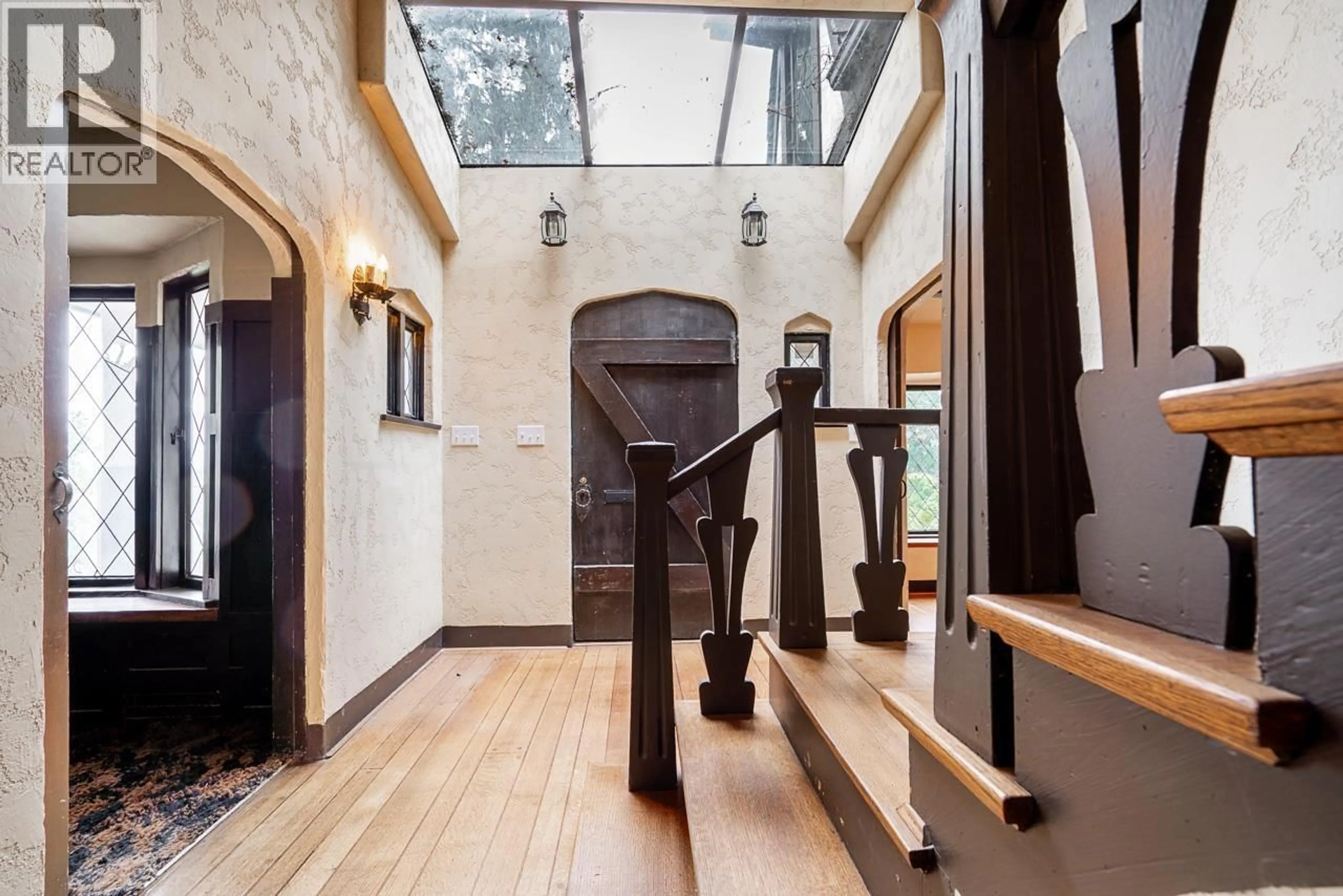 Indoor foyer for 2806 KING EDWARD AVENUE, Vancouver British Columbia V6L1T9