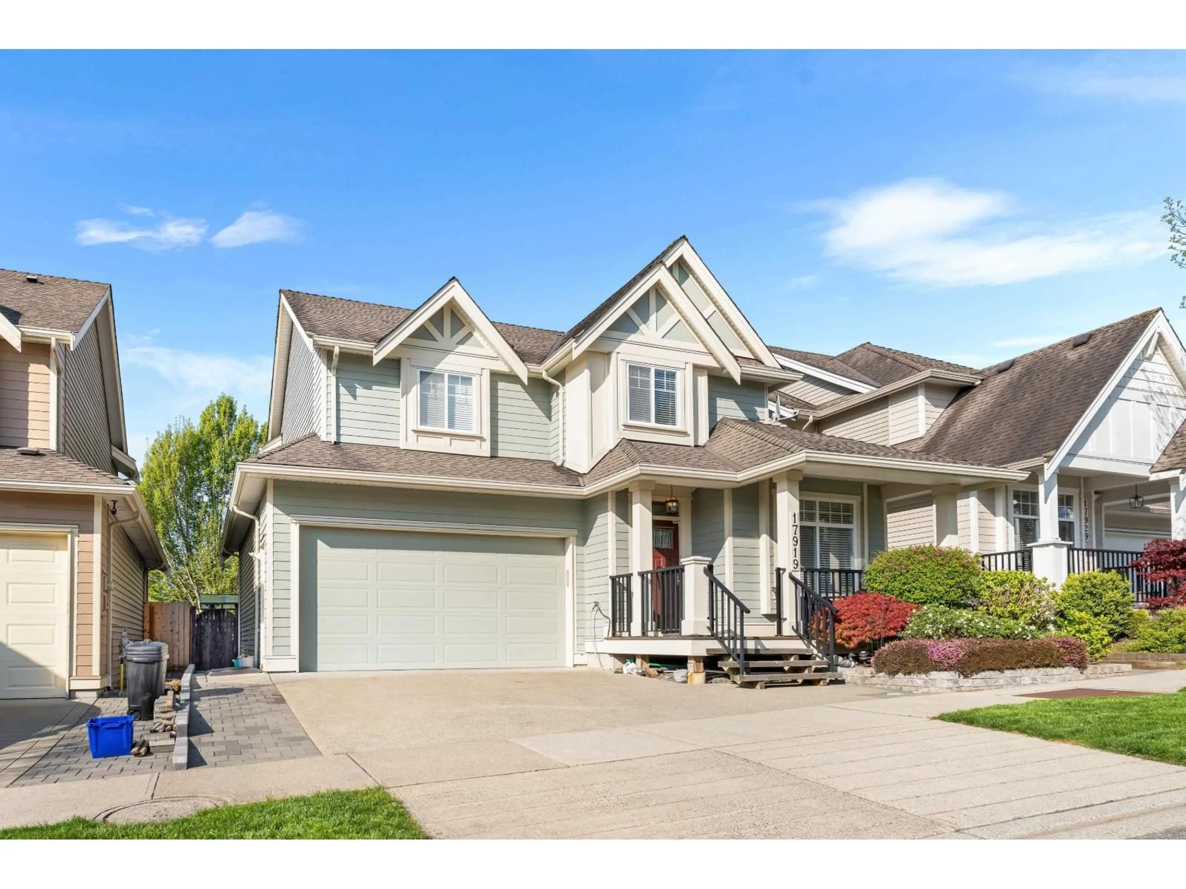 Home with vinyl exterior material, street for 17919 71, Surrey British Columbia V3S7C7