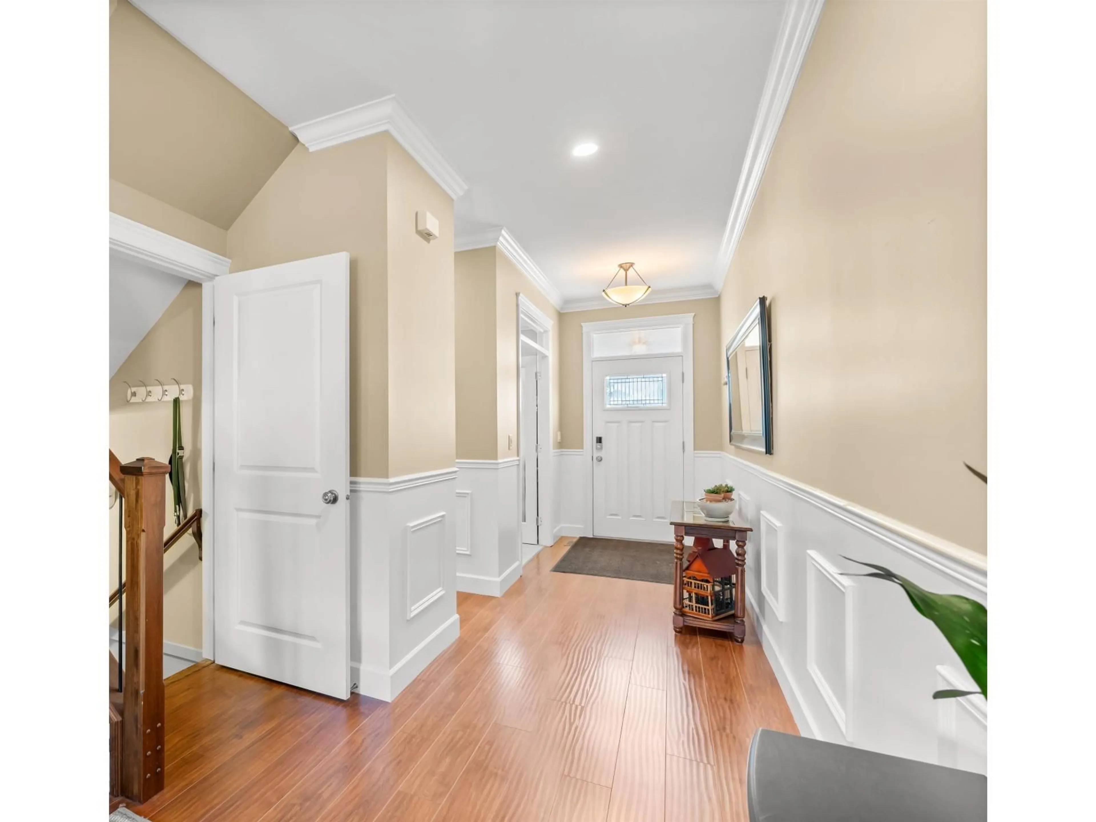 Indoor entryway for 17919 71, Surrey British Columbia V3S7C7