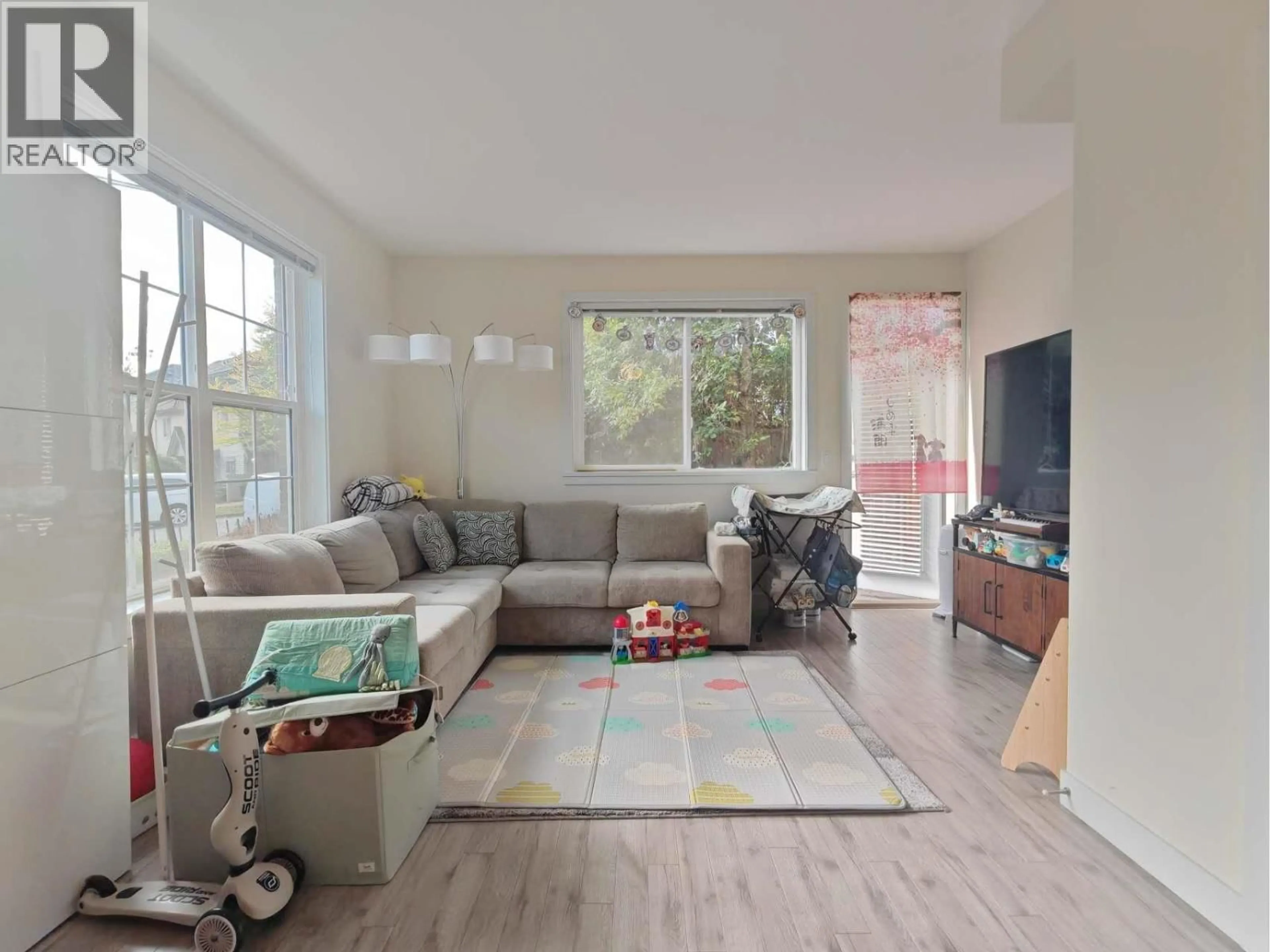 Living room with furniture, unknown for 47 - 7458 BRITTON STREET, Burnaby British Columbia V3N3A5