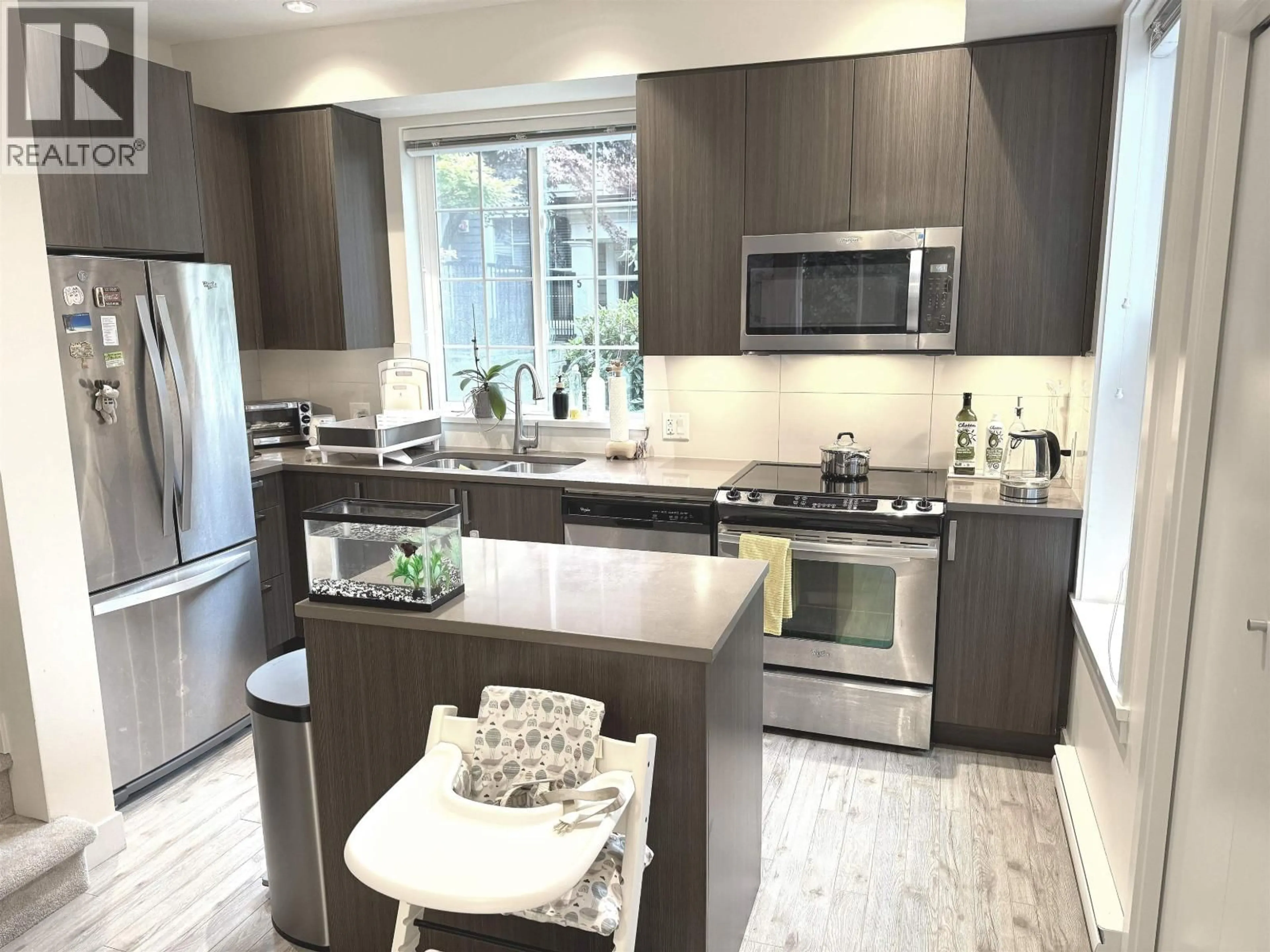 Contemporary kitchen, unknown for 47 - 7458 BRITTON STREET, Burnaby British Columbia V3N3A5