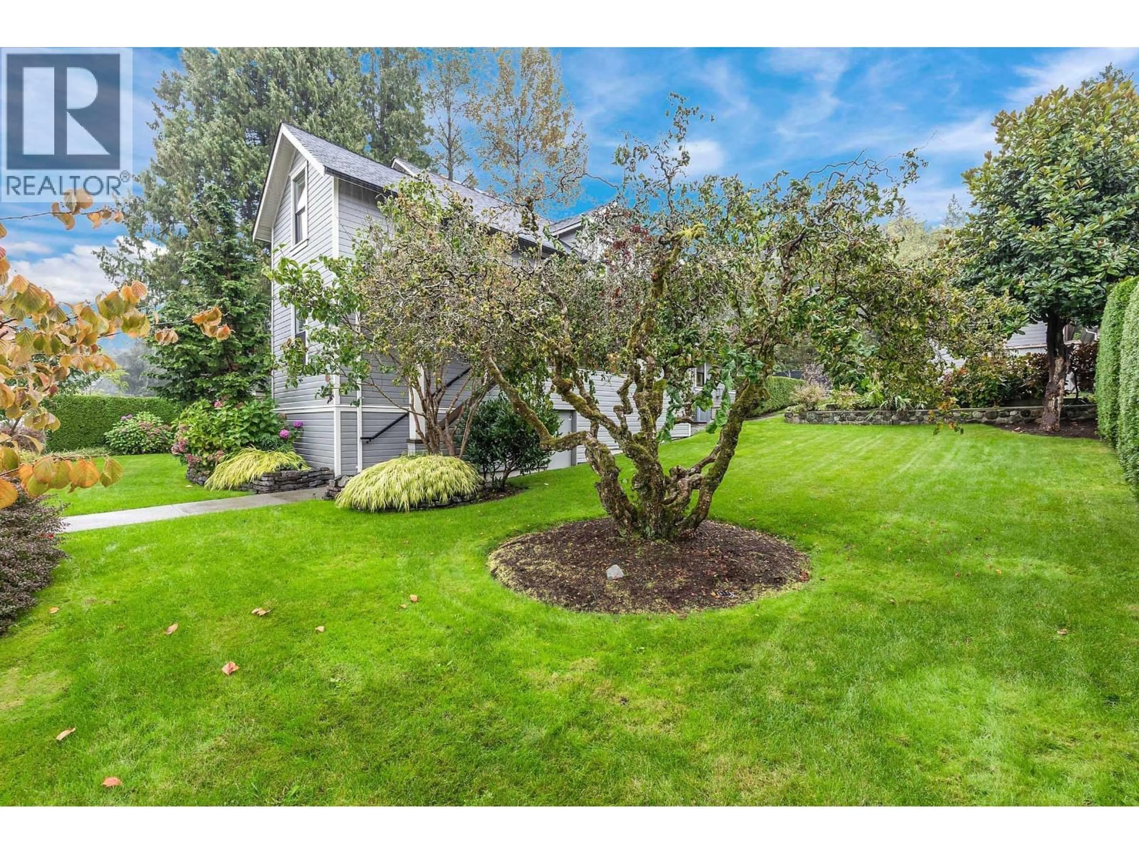 A pic from outside/outdoor area/front of a property/back of a property/a pic from drone, unknown for 2209 ST. GEORGE STREET, Port Moody British Columbia V3H2G1