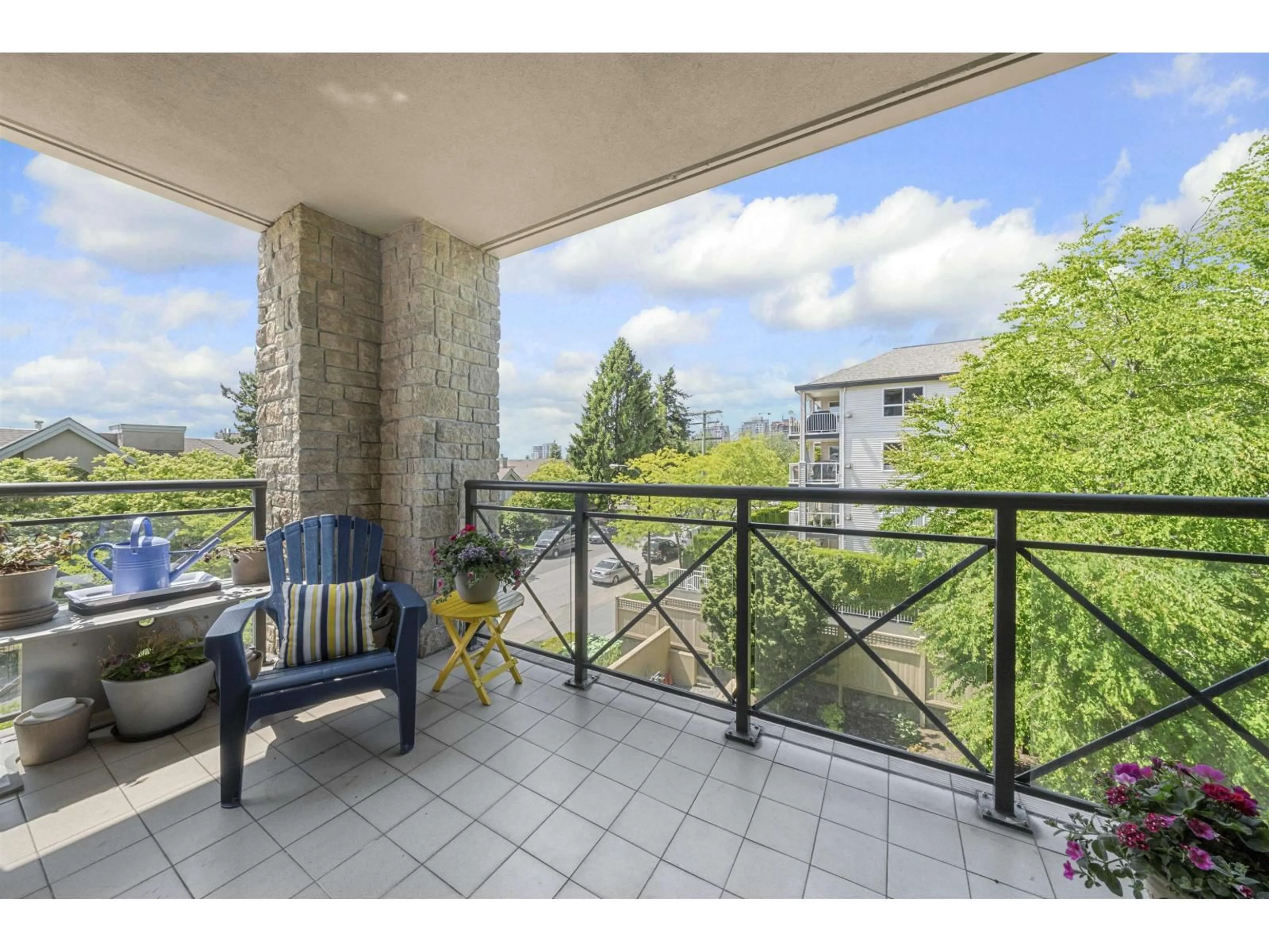 Balcony in the apartment, water/lake/river/ocean view for 301 - 15445 VINE, Surrey British Columbia V4B2T3