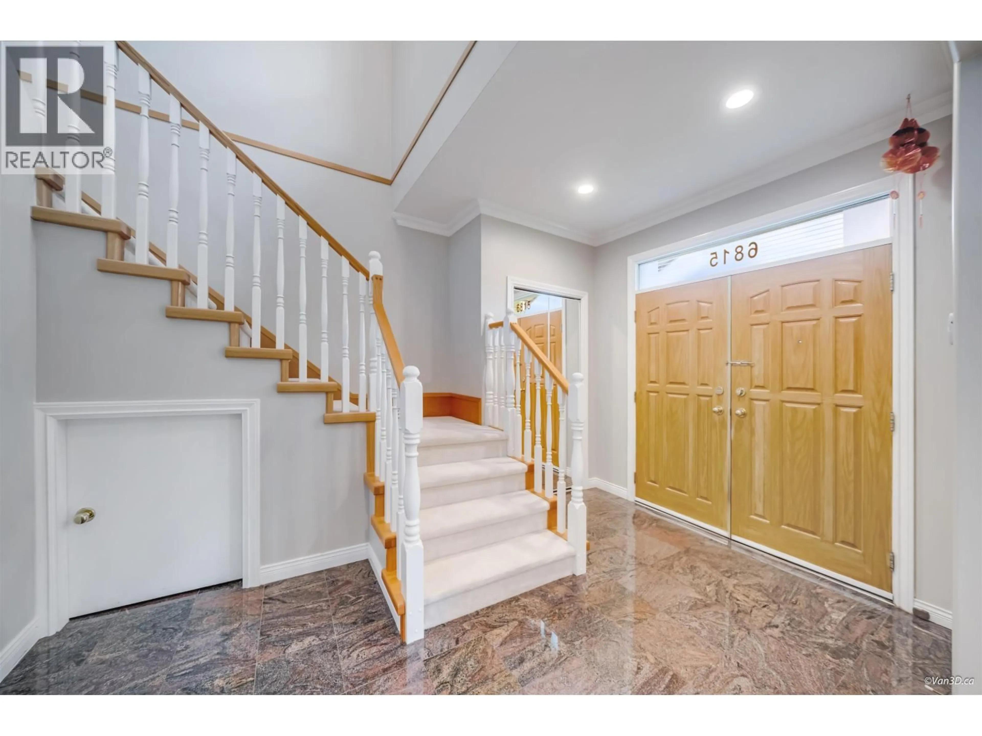 Indoor entryway for 6815 ELWELL STREET, Burnaby British Columbia V5E1K2