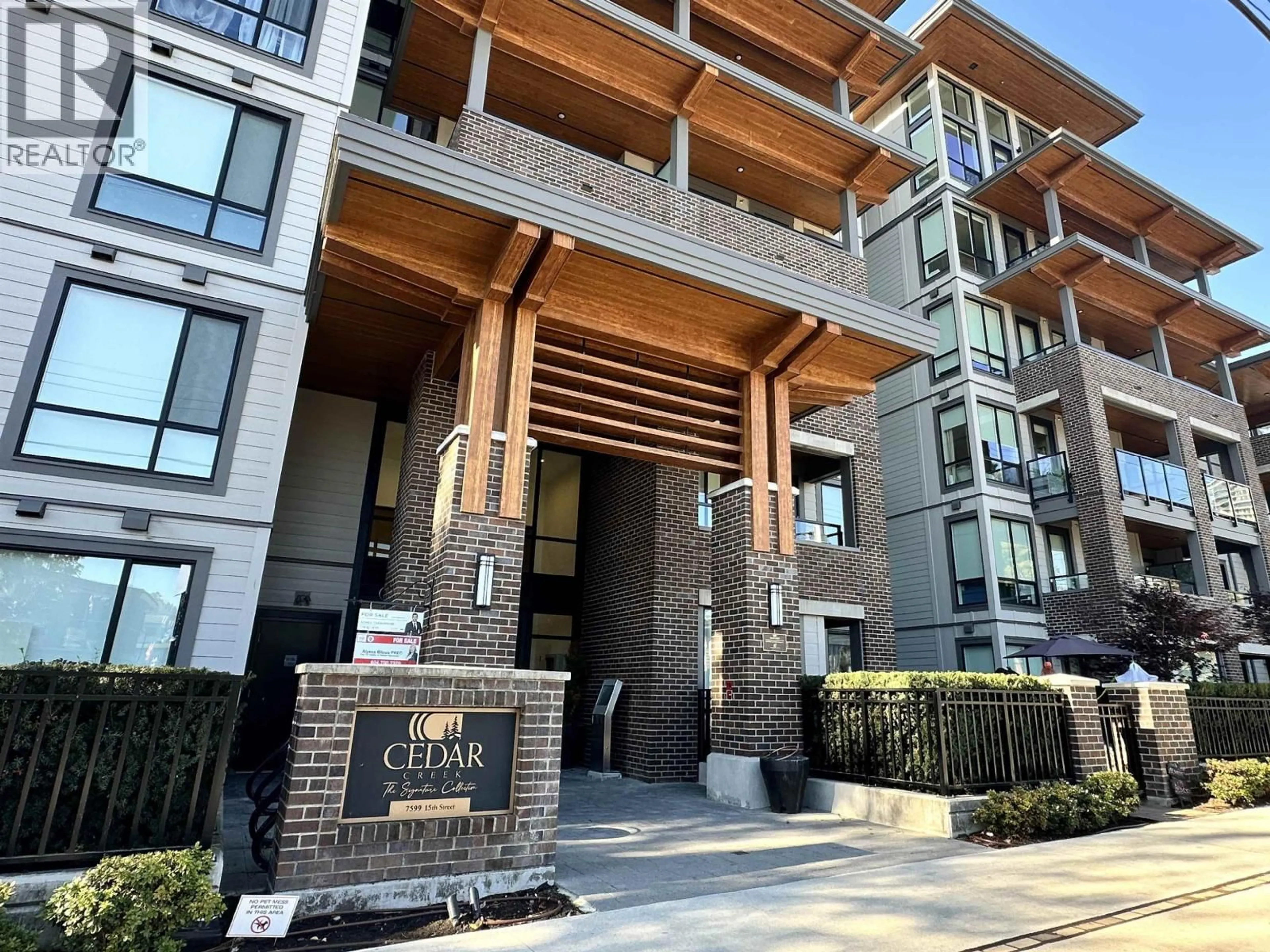 Indoor foyer for 523 - 7599 15TH STREET, Burnaby British Columbia V3N0H9