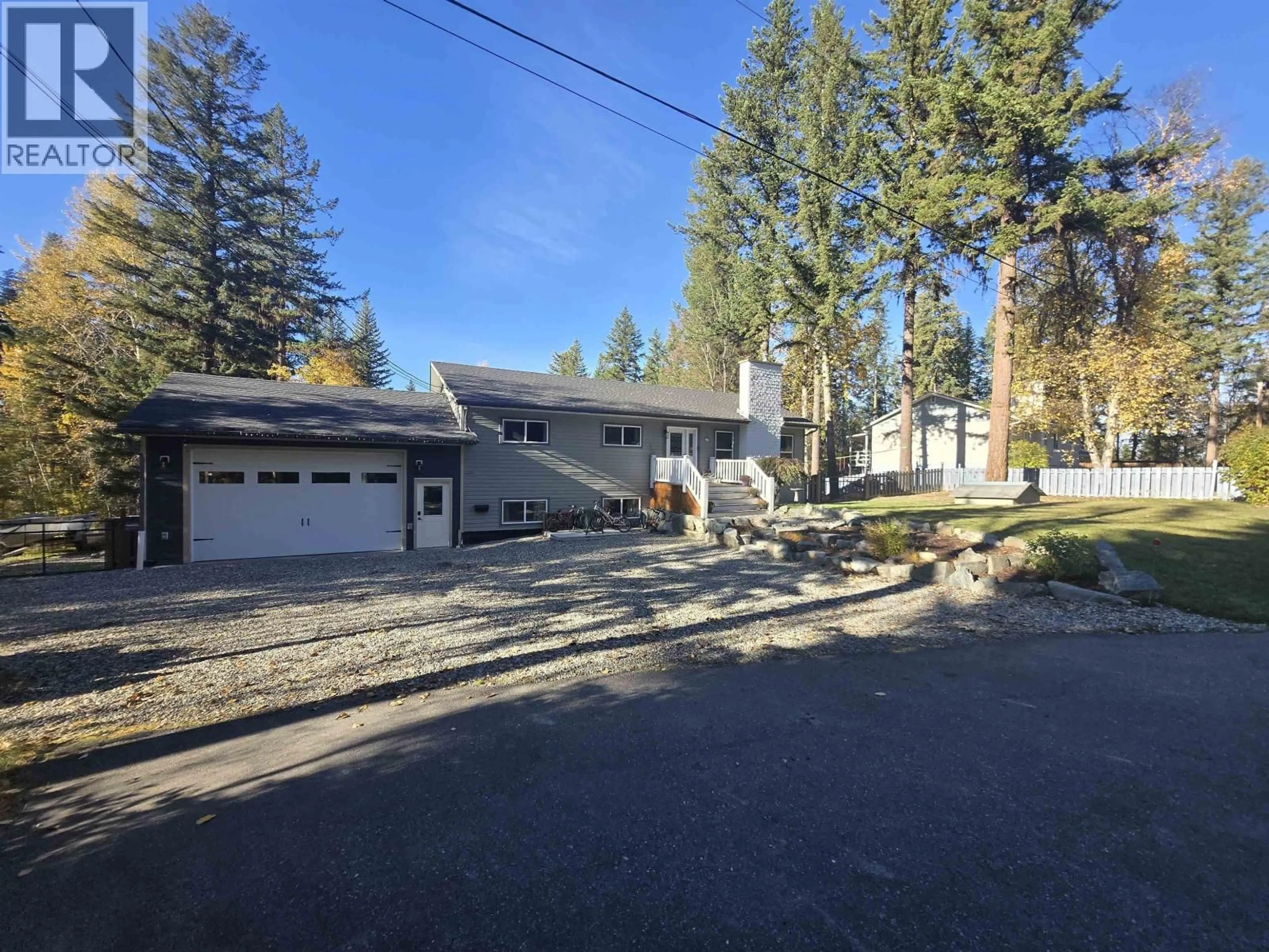 A pic from outside/outdoor area/front of a property/back of a property/a pic from drone, street for 1361 OAK AVENUE, Quesnel British Columbia V2J5L4