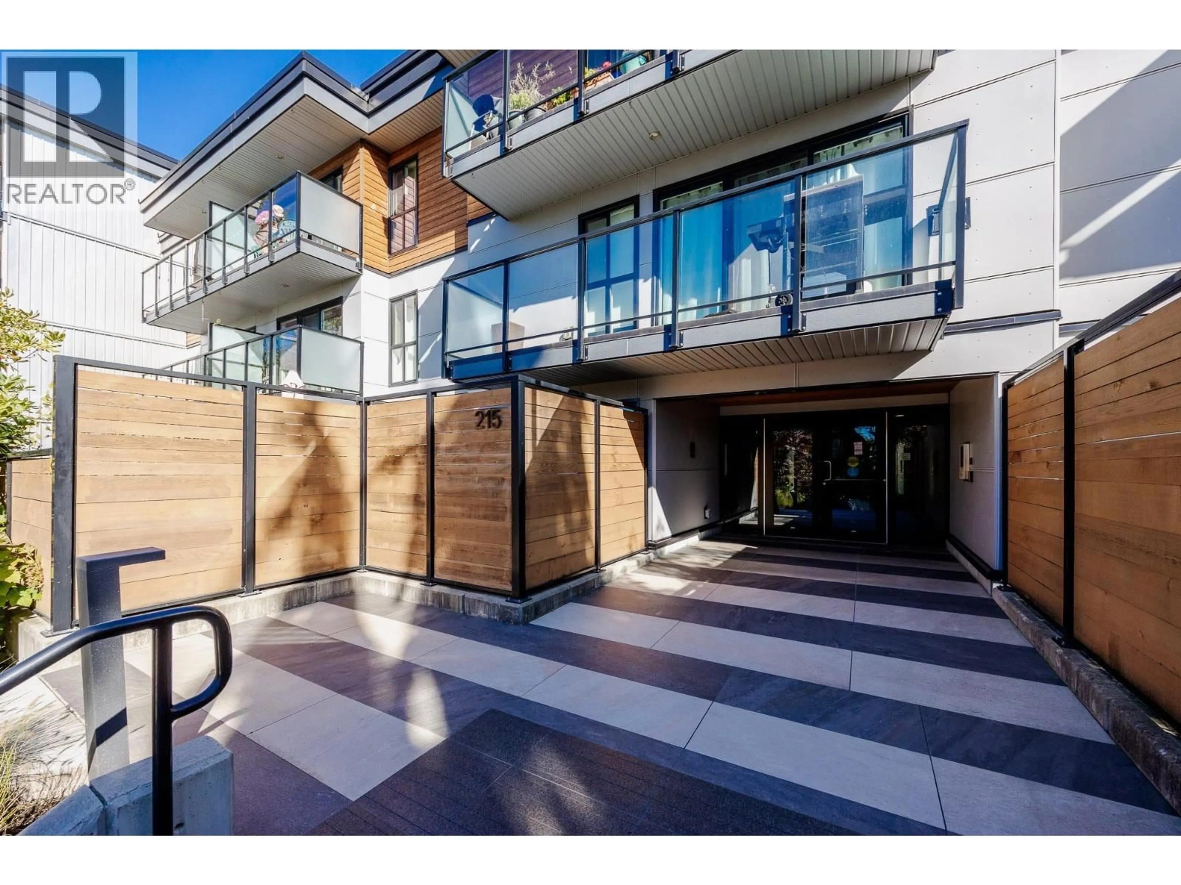 Indoor foyer for #213 - 215 MOWAT STREET, New Westminster British Columbia V3M4P1