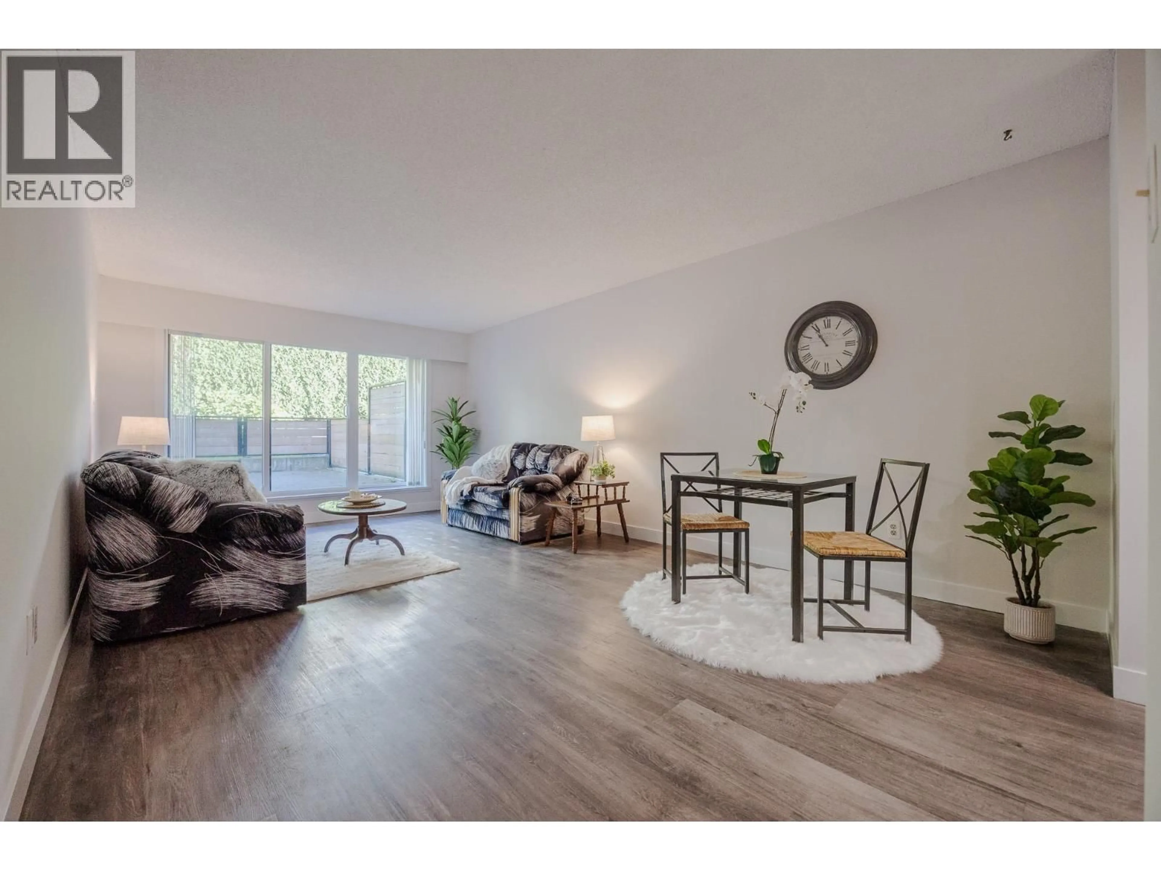 Living room with furniture, wood/laminate floor for #213 - 215 MOWAT STREET, New Westminster British Columbia V3M4P1