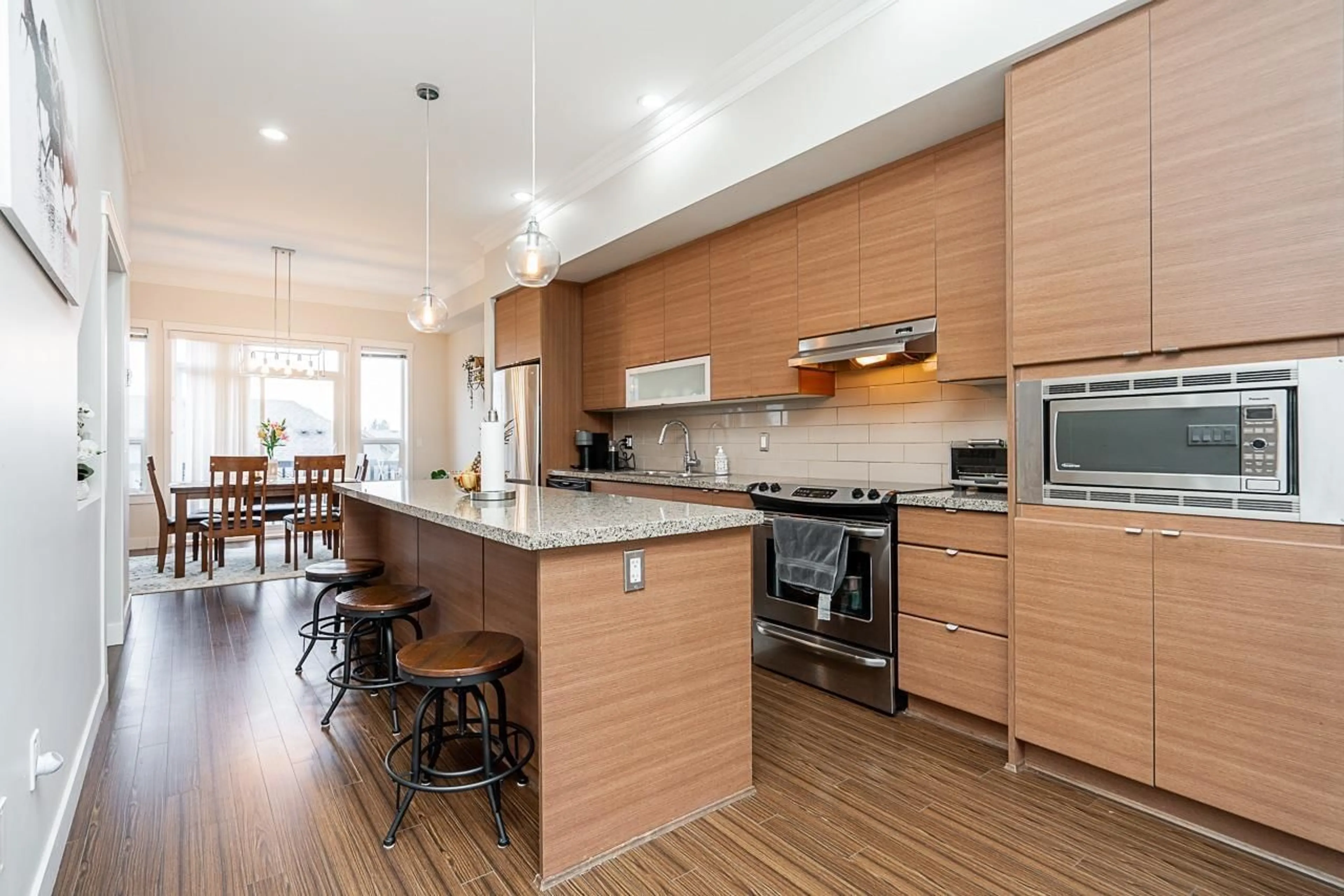Open concept kitchen, wood/laminate floor for 37 - 2955 156, Surrey British Columbia V3Z2W8