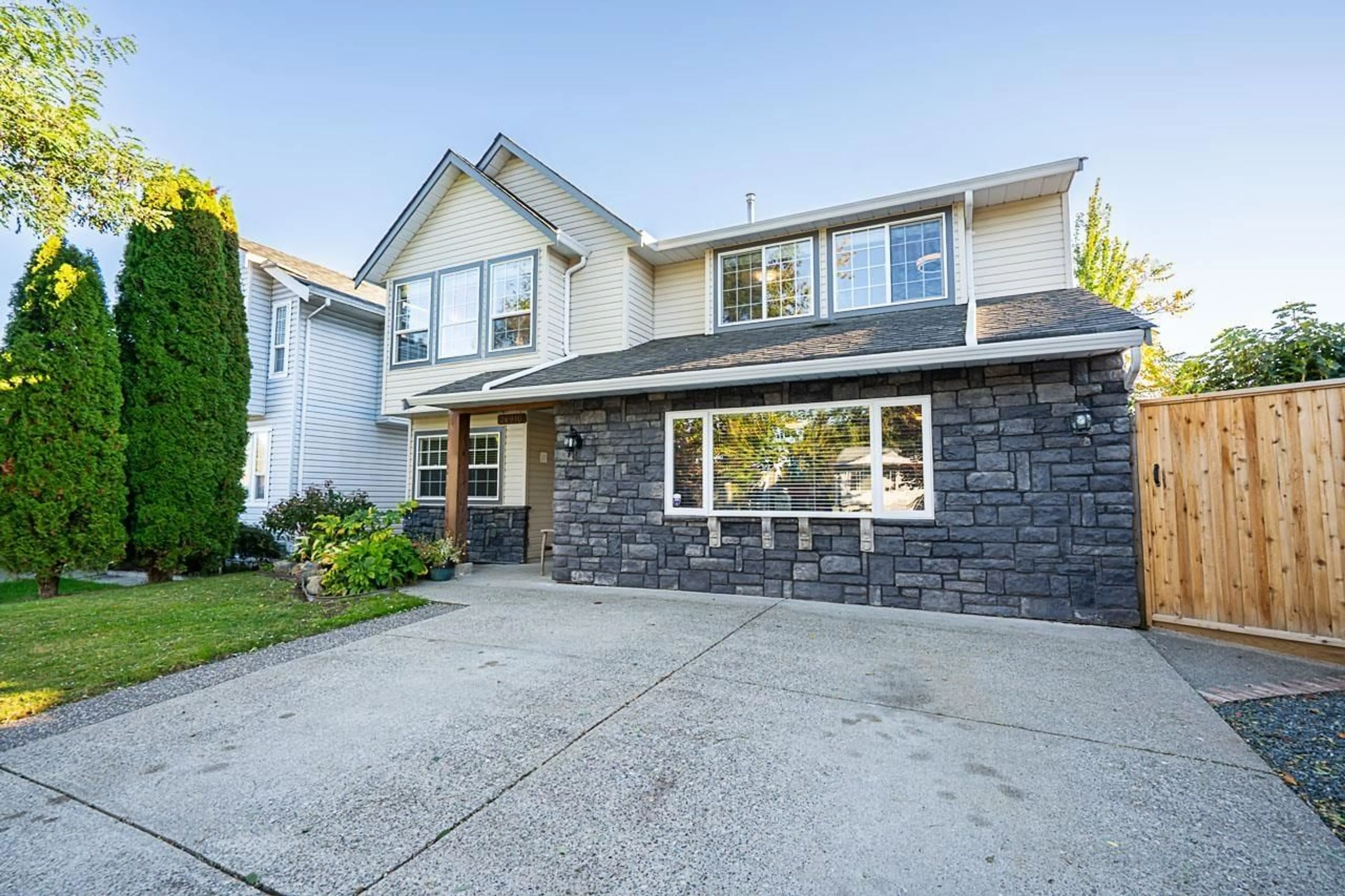 Home with vinyl exterior material, street for 26910 27B, Langley British Columbia V4W3E5