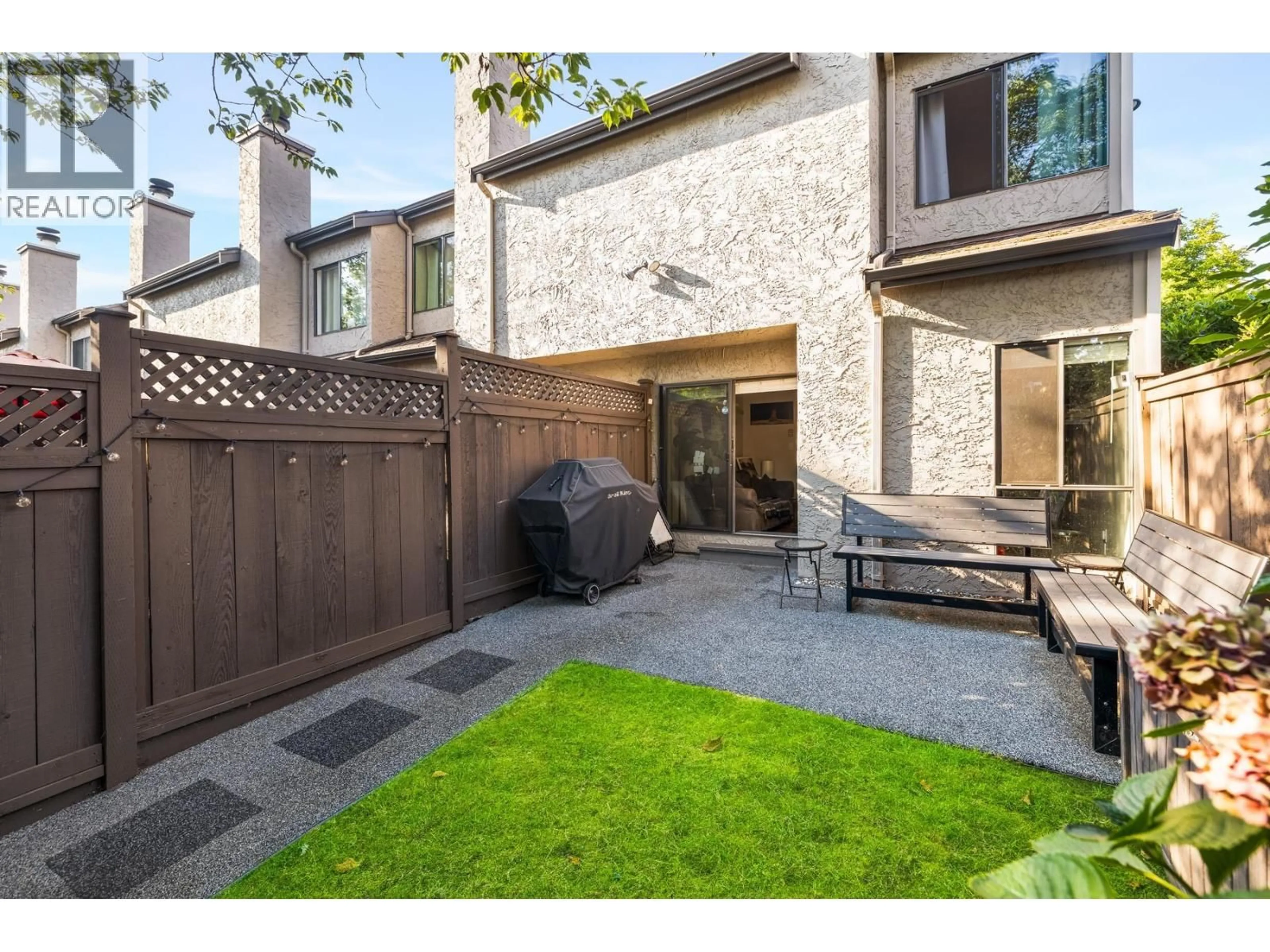 Patio, street for 24 - 230 14TH STREET, North Vancouver British Columbia V7M1P3