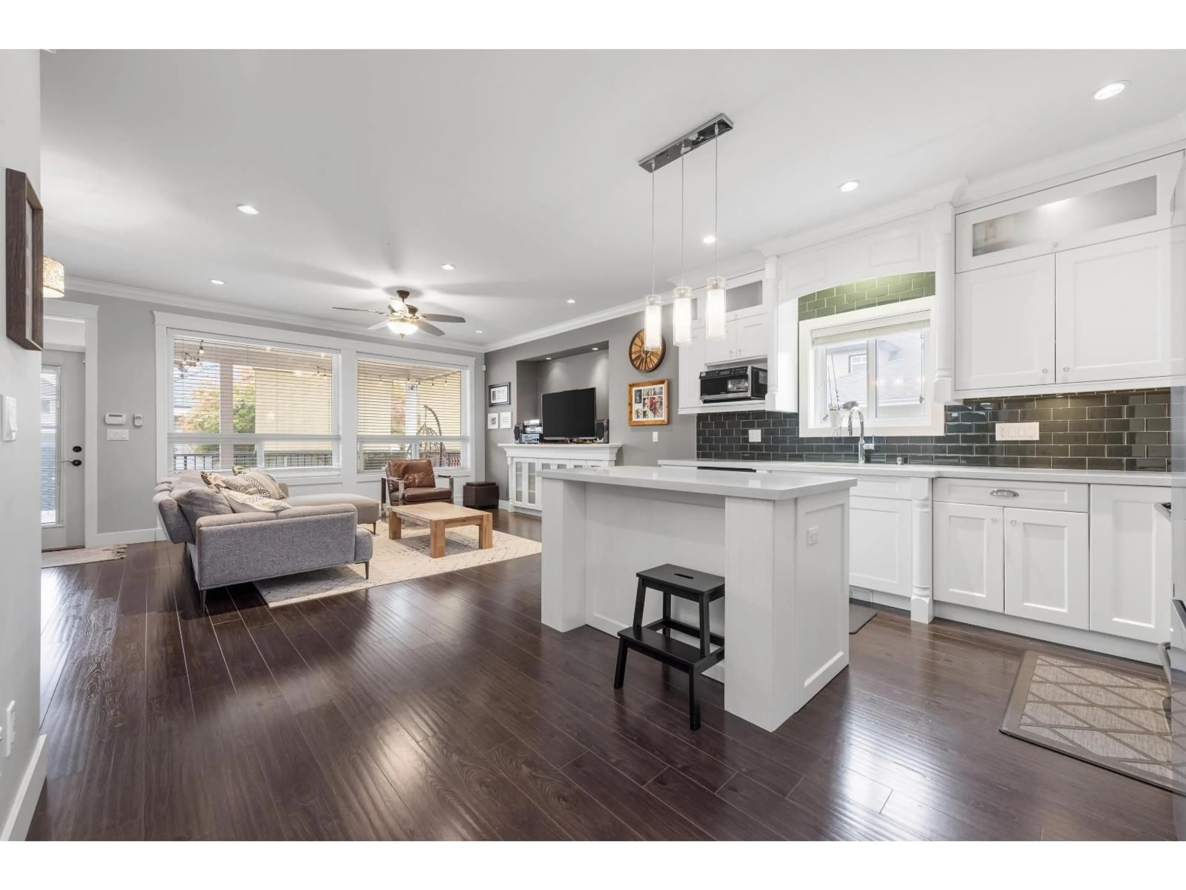 Open concept kitchen, wood/laminate floor for 5911 131A, Surrey British Columbia V3X0E4