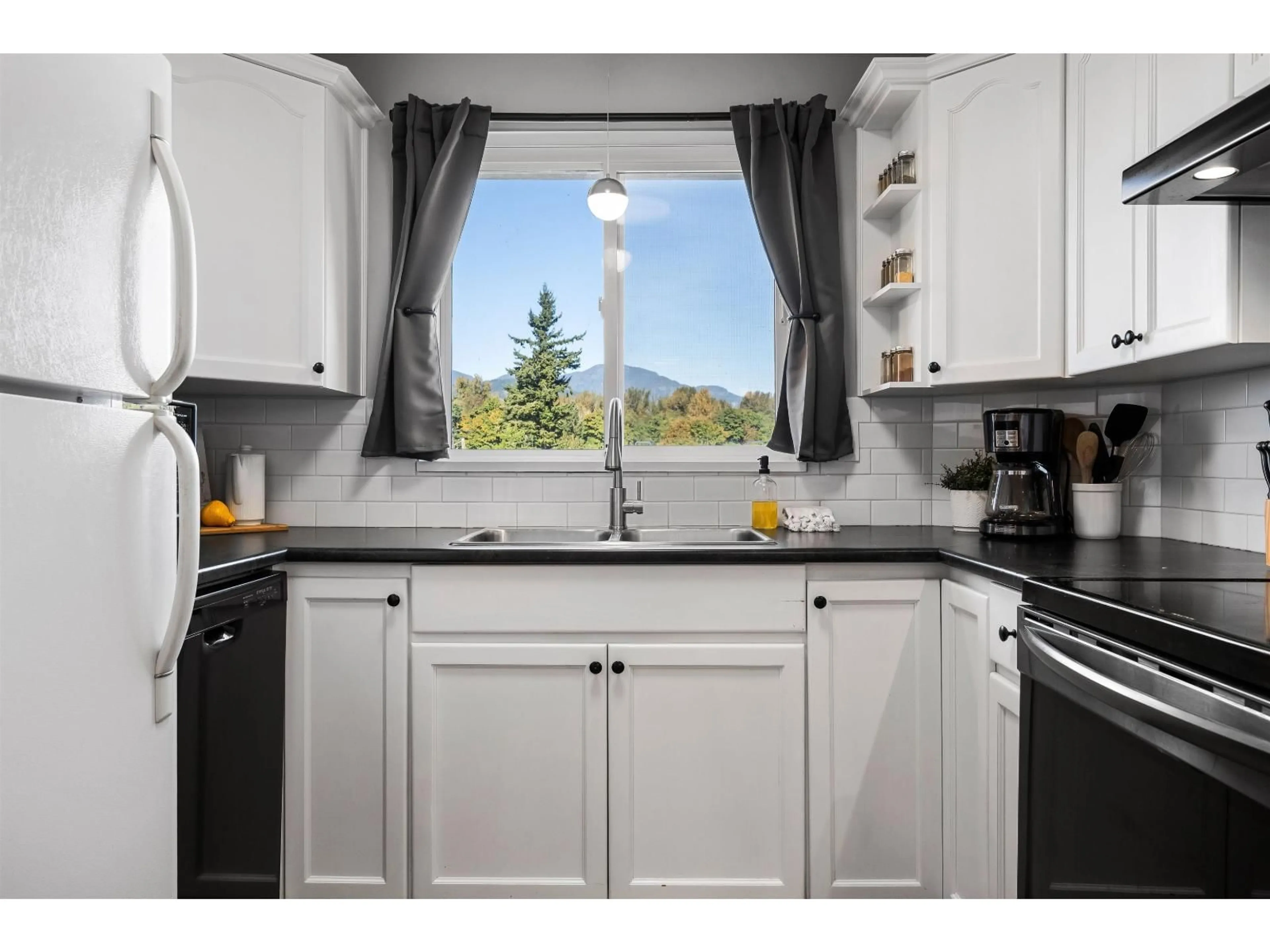 Standard kitchen, unknown for 403 - 46777 YALE ROAD, Chilliwack British Columbia V2P2S3