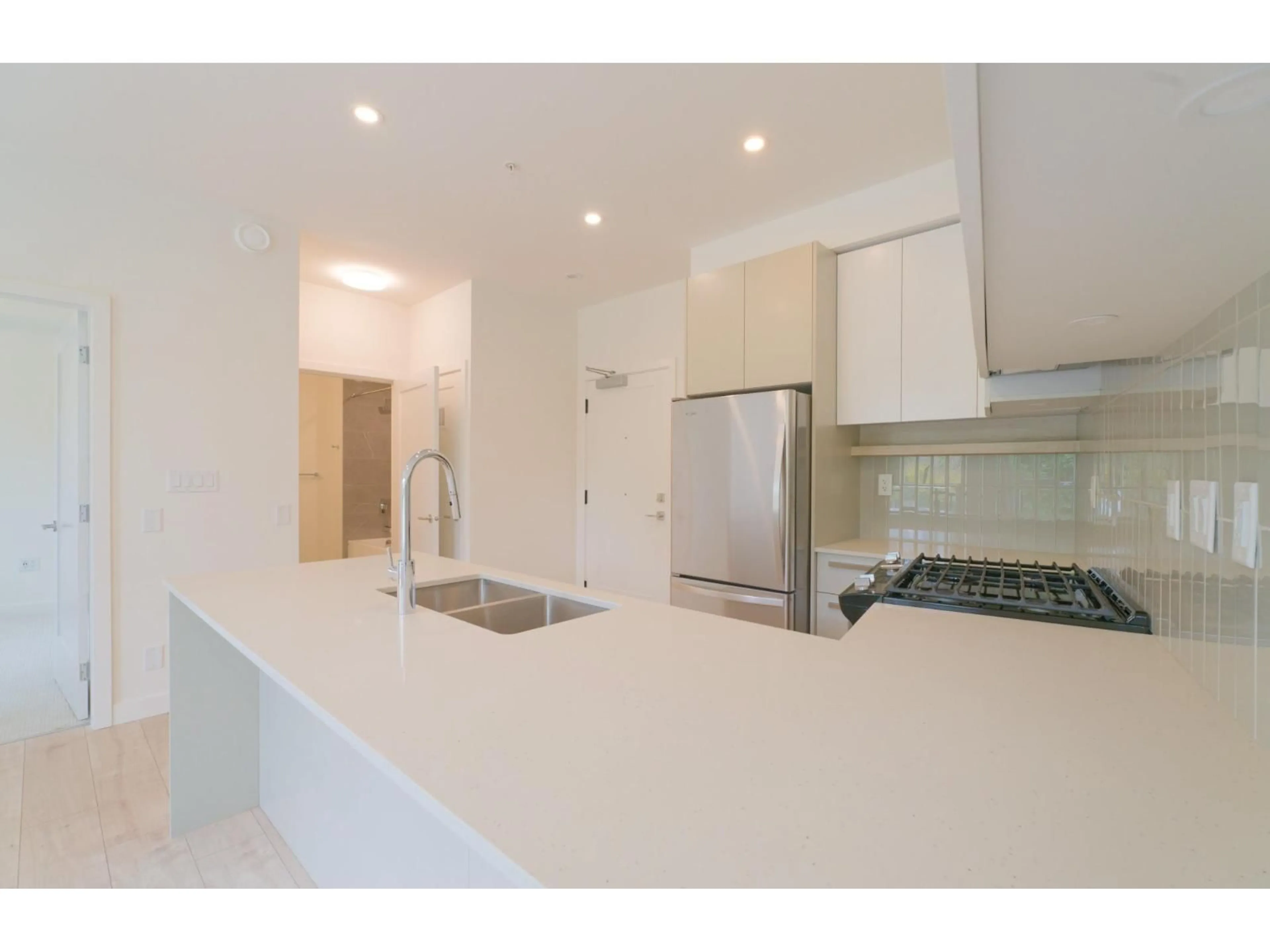 Standard kitchen, unknown for 314 - 13788 76, Surrey British Columbia V3W3E9