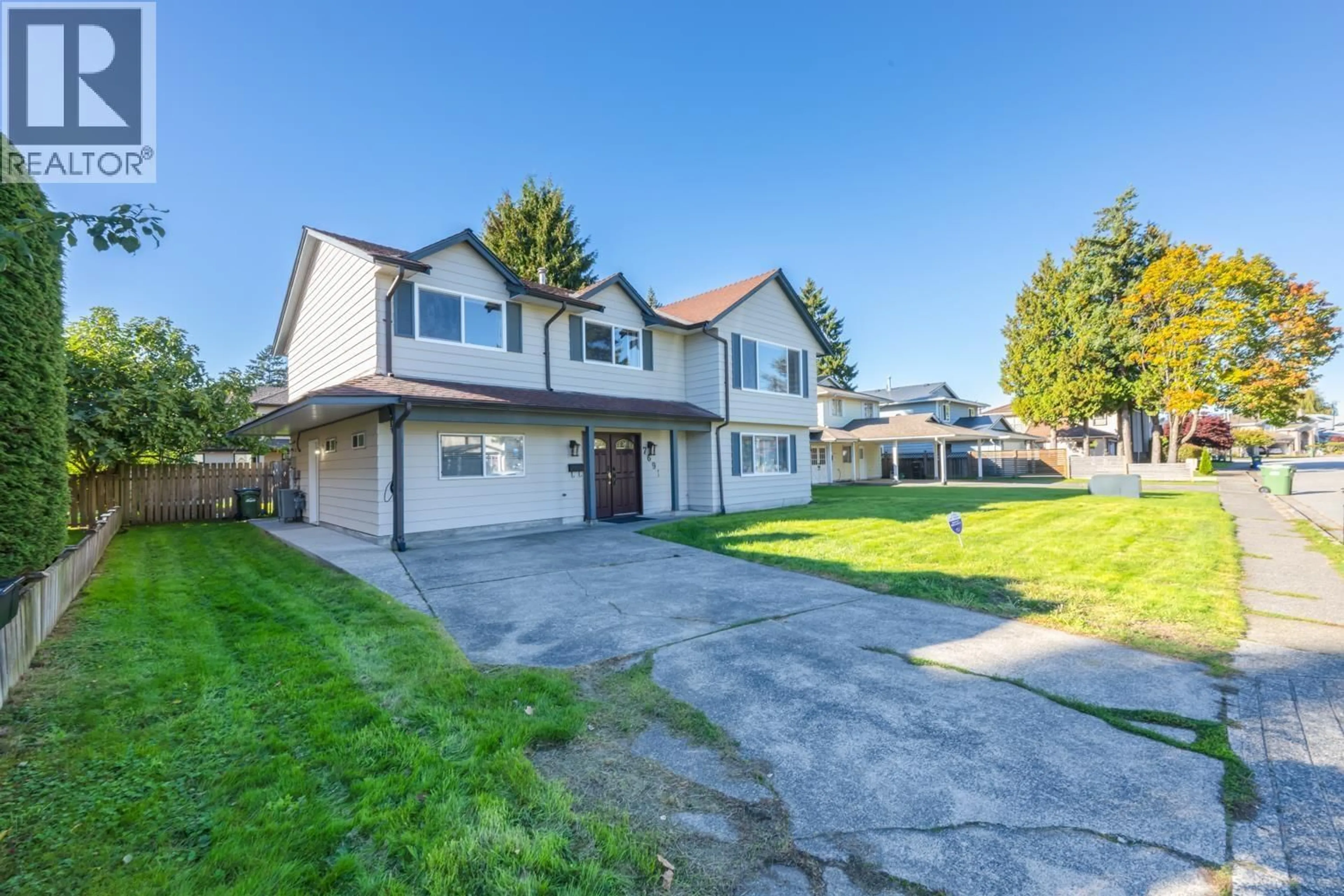 A pic from outside/outdoor area/front of a property/back of a property/a pic from drone, street for 7691 FROBISHER DRIVE, Richmond British Columbia V7C4P8
