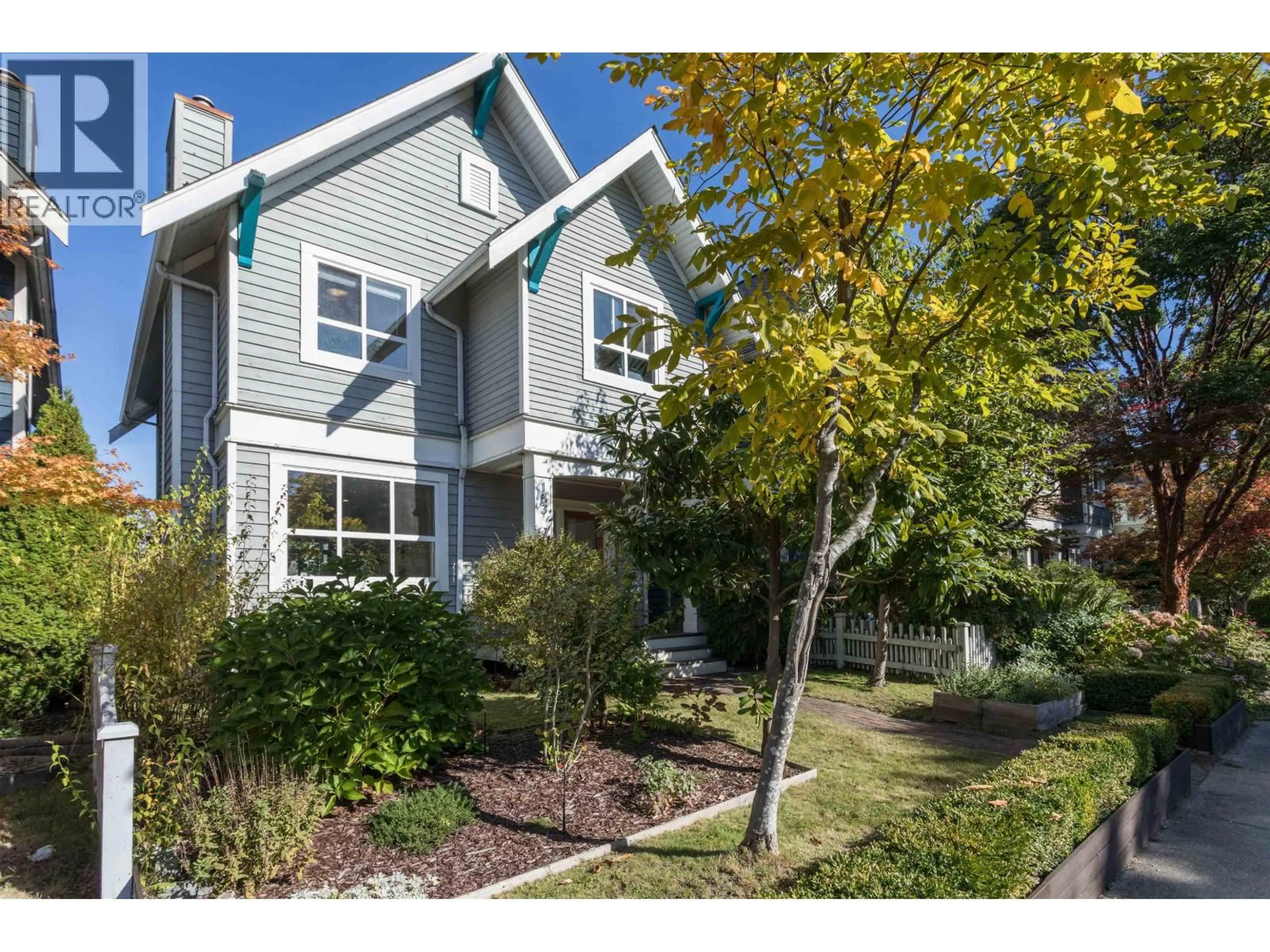 Home with vinyl exterior material, street for 183 STAR CRESCENT, New Westminster British Columbia V3M6X6