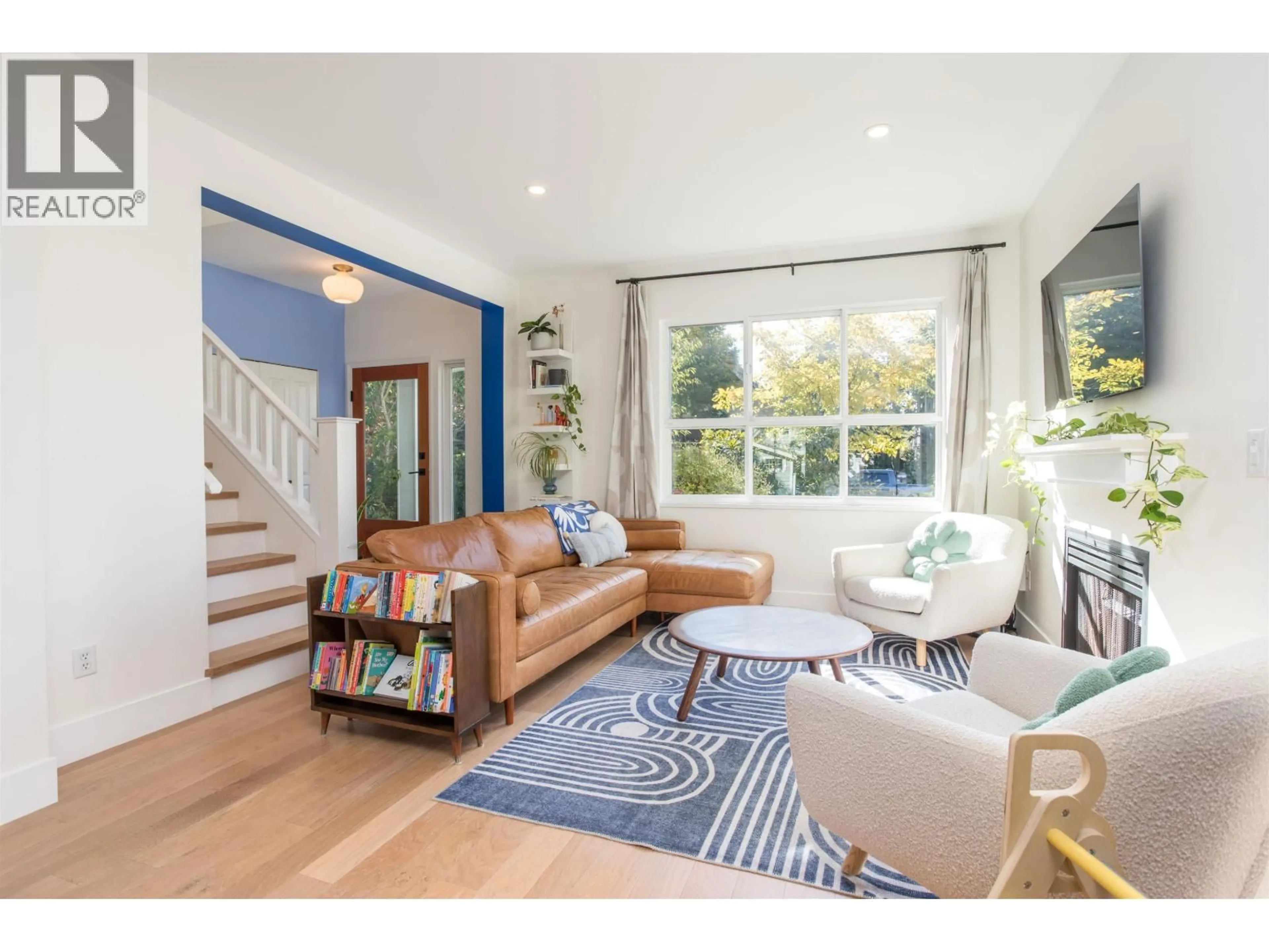 Living room with furniture, unknown for 183 STAR CRESCENT, New Westminster British Columbia V3M6X6