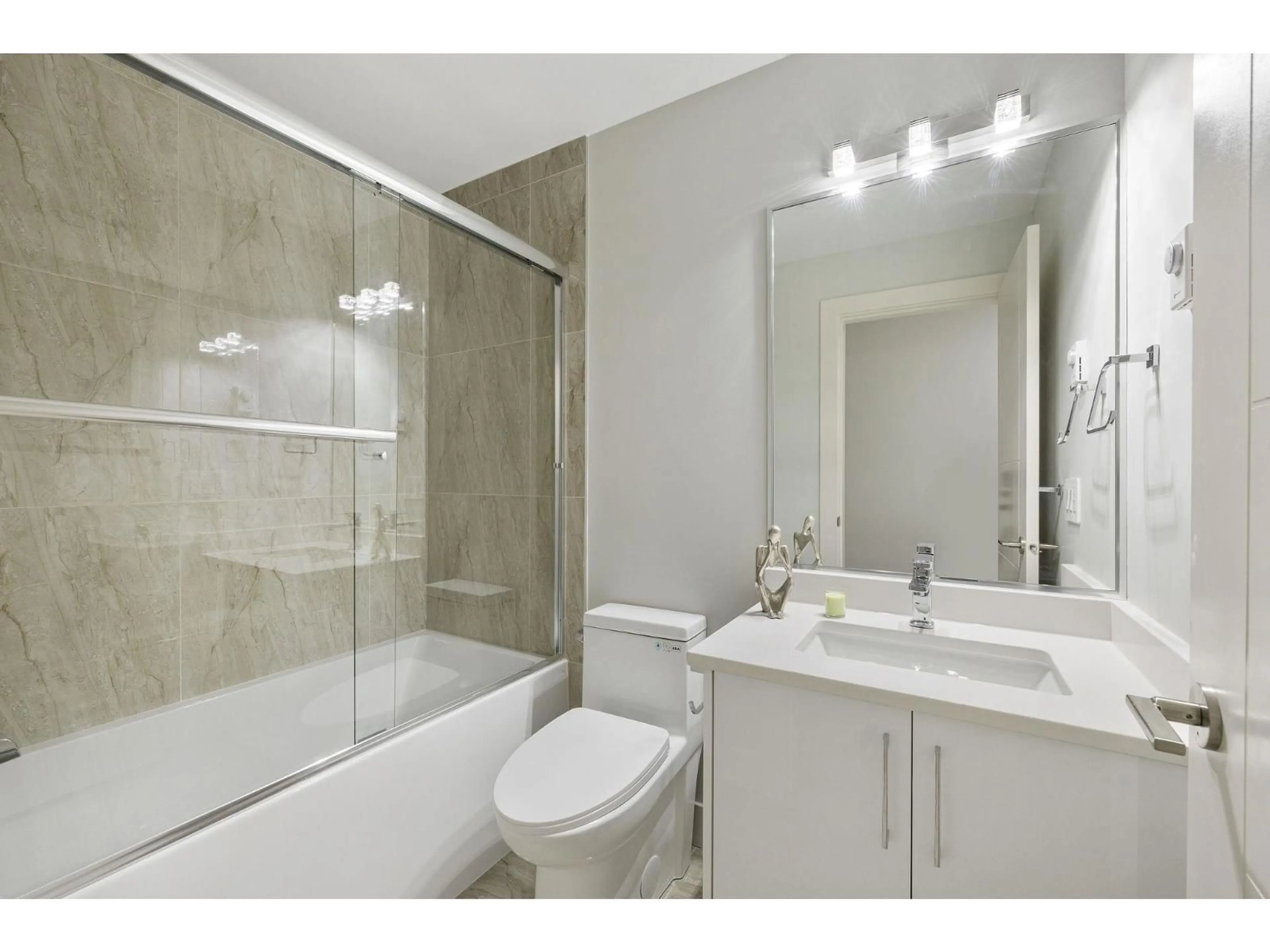 Standard bathroom, ceramic/tile floor for 16 - 14391 61A, Surrey British Columbia V3X0E5