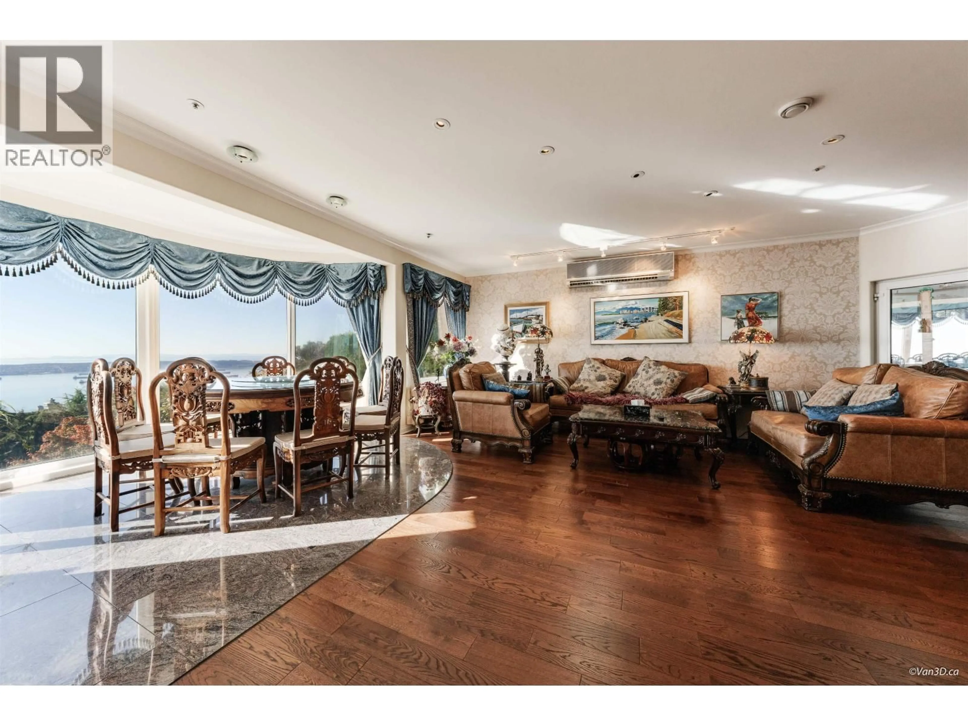 Lobby for 1419 CHIPPENDALE ROAD, West Vancouver British Columbia V7S2N7